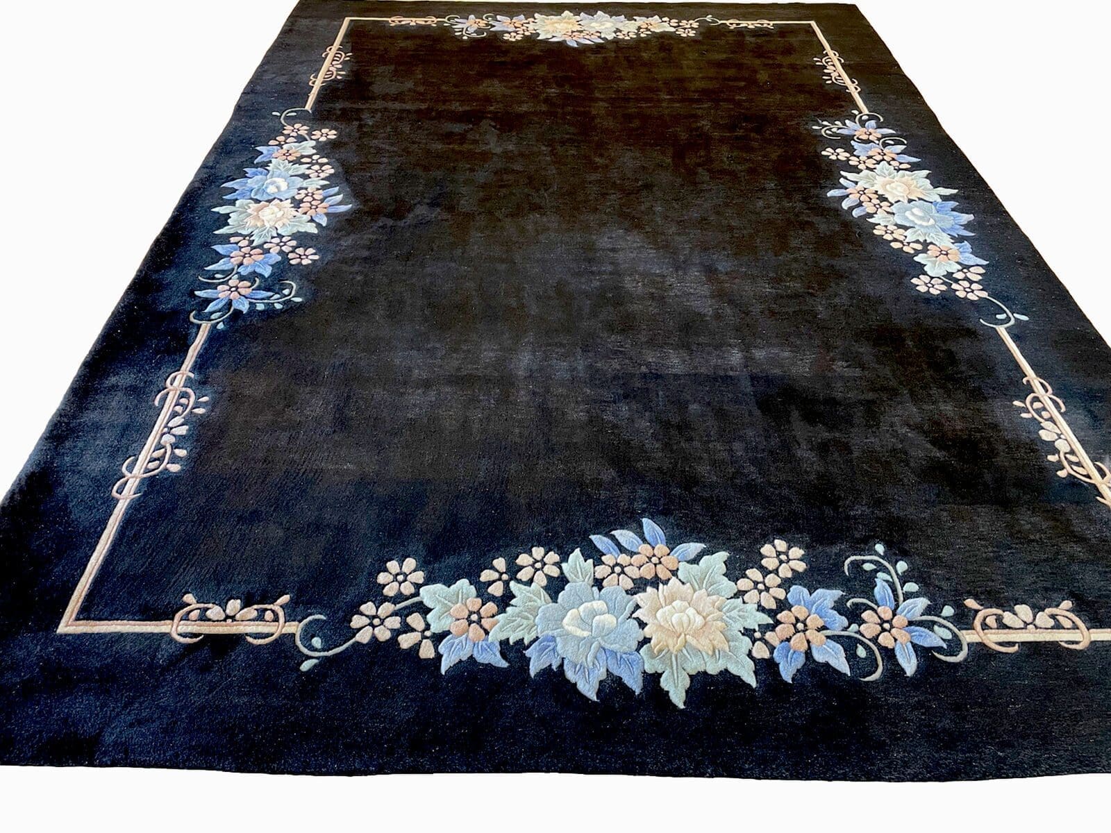 Alternative view of Hand-Knotted Chinese Rug, 350 × 250 cm, Wool