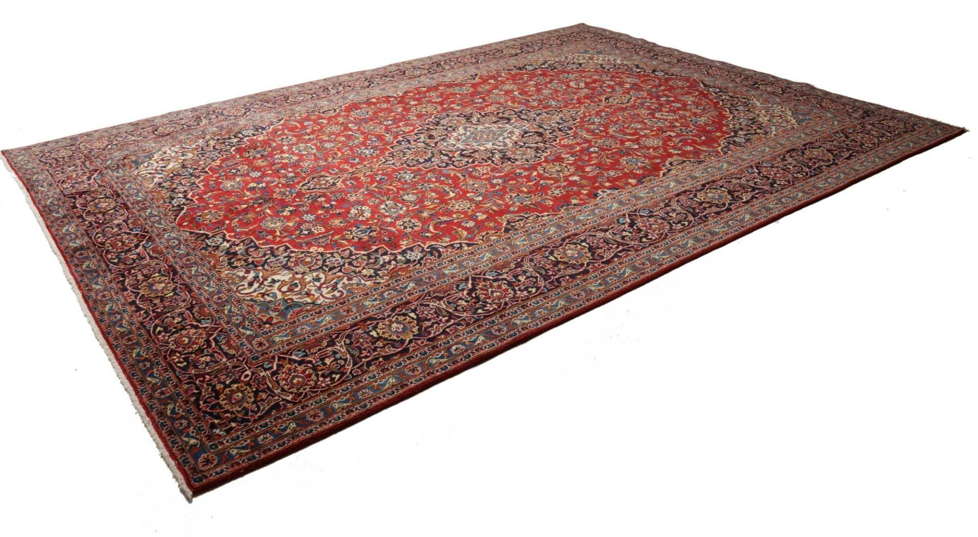Alternative view of Kashan Persian Rug 296 × 407 cm in Wool, hand-knotted