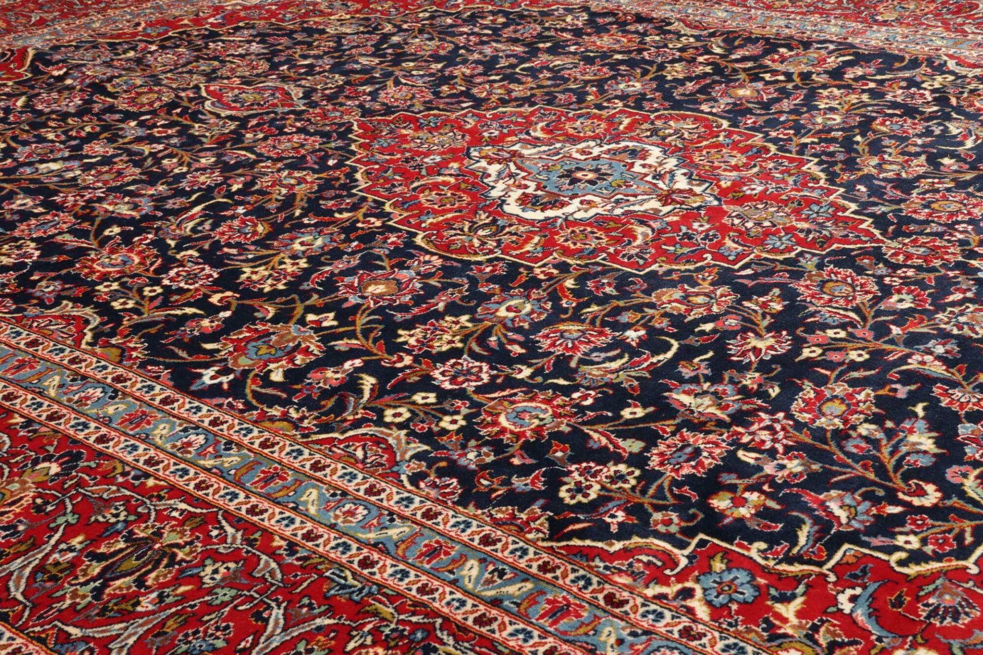 Wool Kashan Persian Rug 298 × 418 cm, hand-knotted - Image 7
