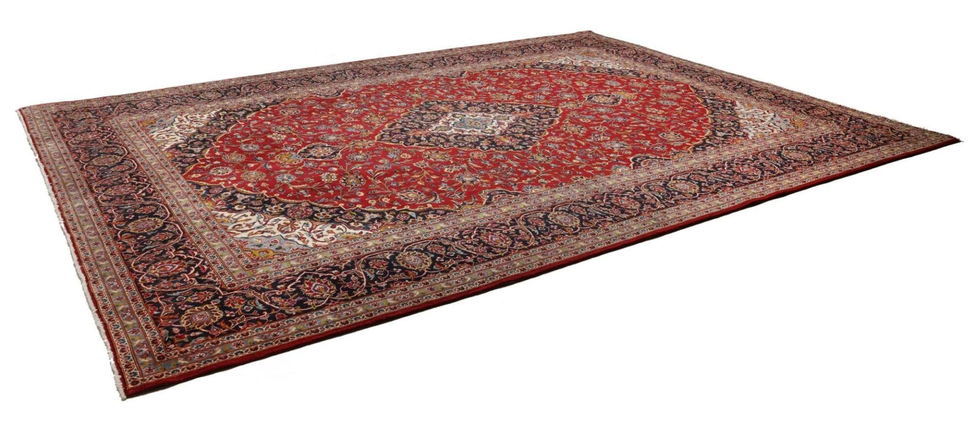 Alternative view of Kashan Persian Rug 309 × 410 cm in Wool, hand-knotted