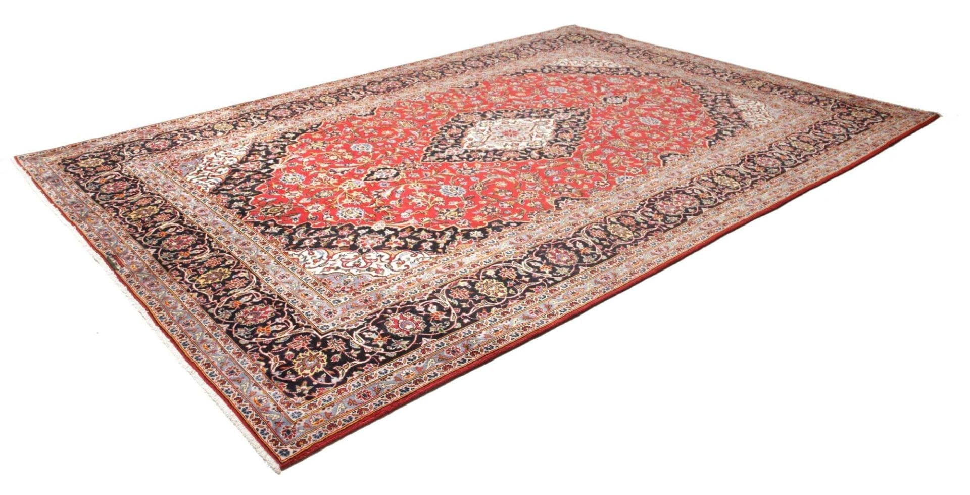 Alternative view of Kashan Persian Rug 256 × 366 cm in Wool, hand-knotted