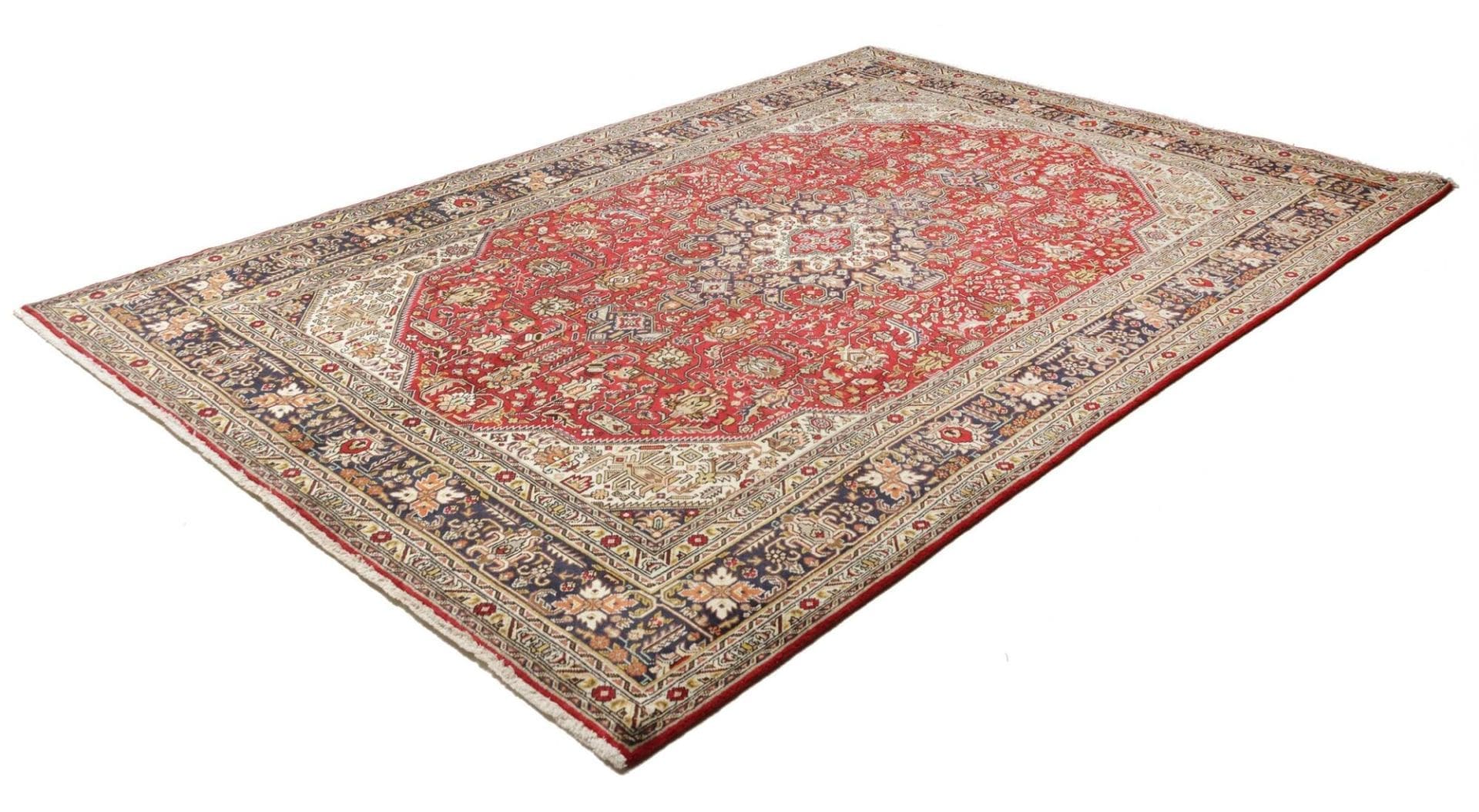 Alternative view of Tabriz Persian Rug 206 × 300 cm in Wool, hand-knotted