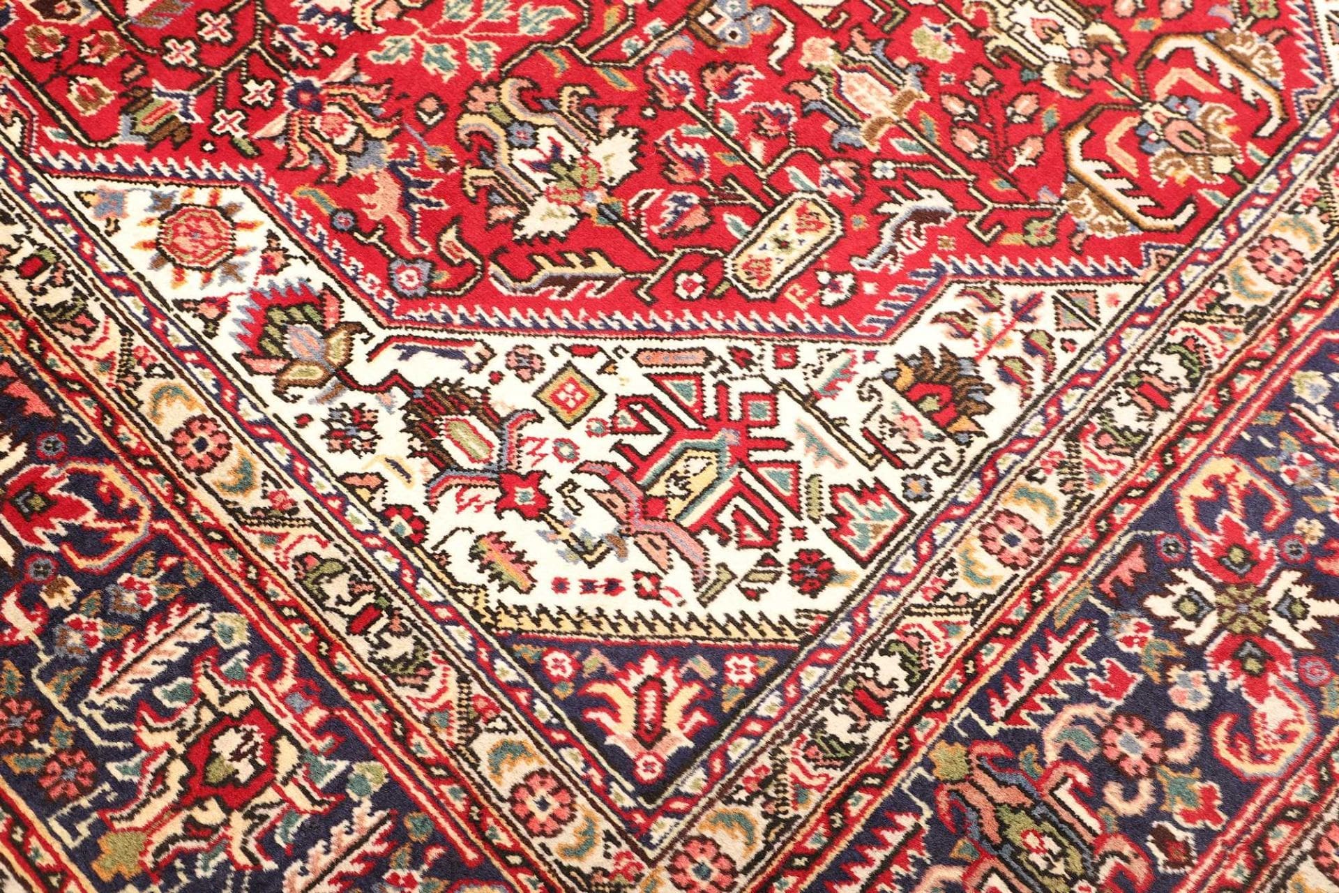 Wool Tabriz Persian Rug 208 × 315 cm, hand-knotted - Image 6