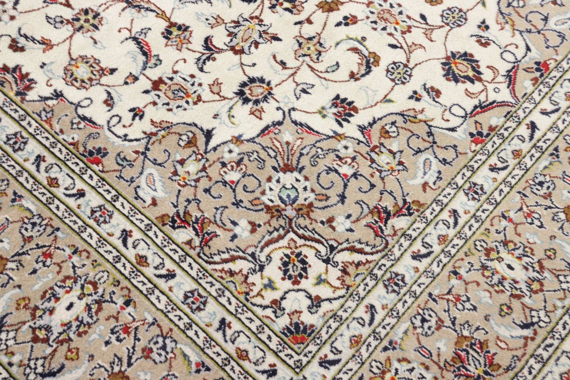 Hand-Knotted Kashan Persian Rug, 203 × 295 cm, Wool - Image 6