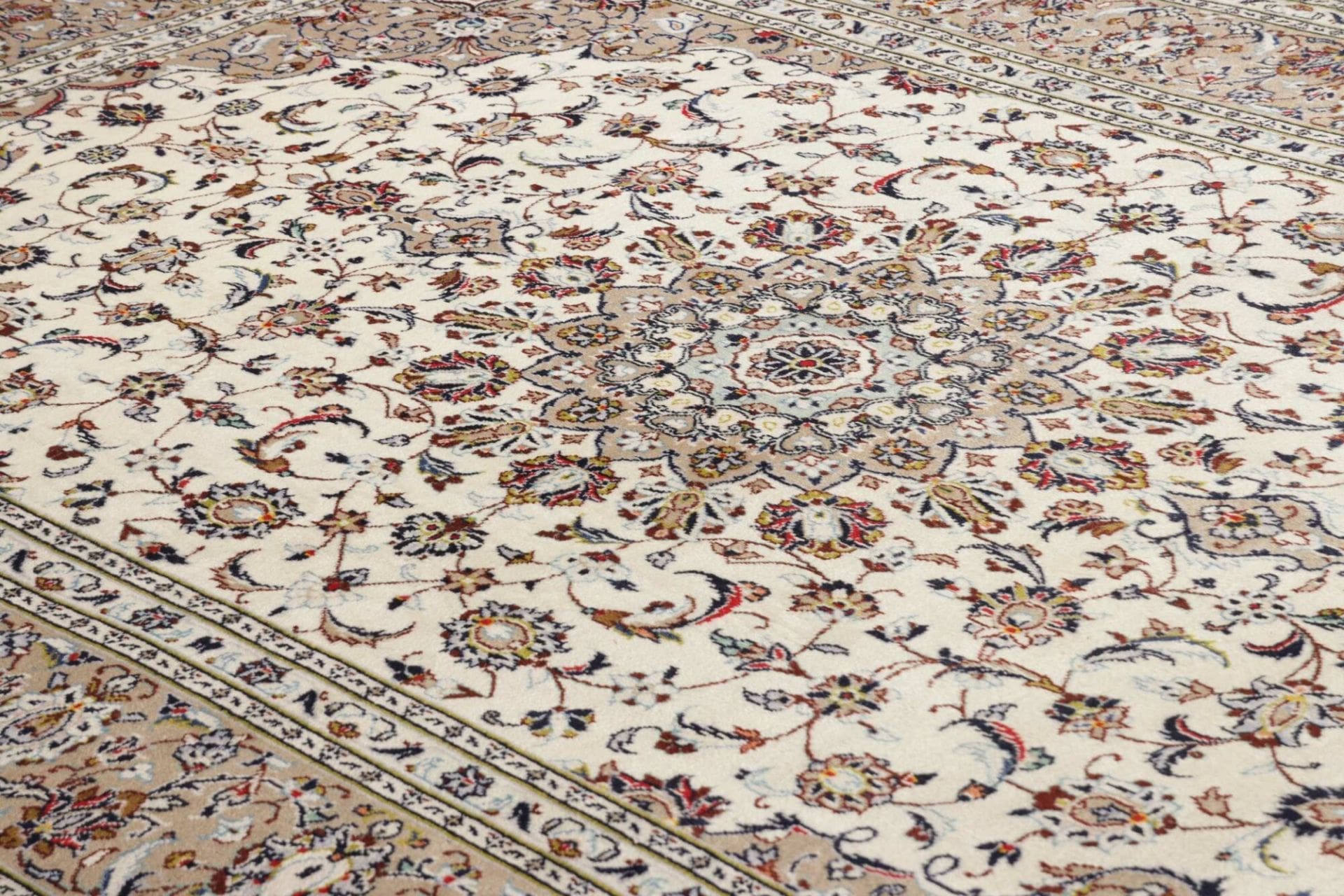 Hand-Knotted Kashan Persian Rug, 203 × 295 cm, Wool - Image 7