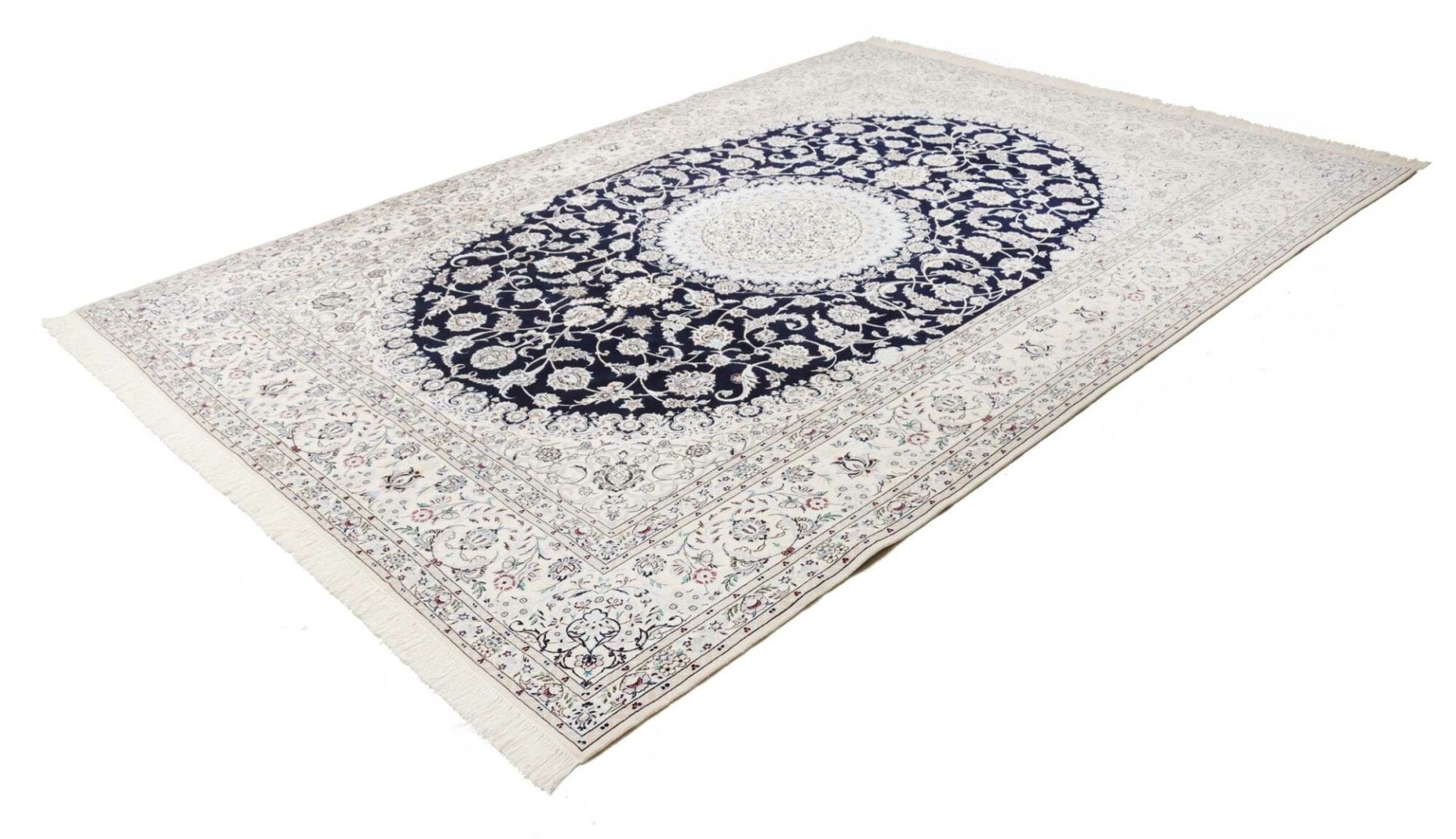 Alternative view of Nain Persian Rug 215 × 304 cm in Wool, hand-knotted