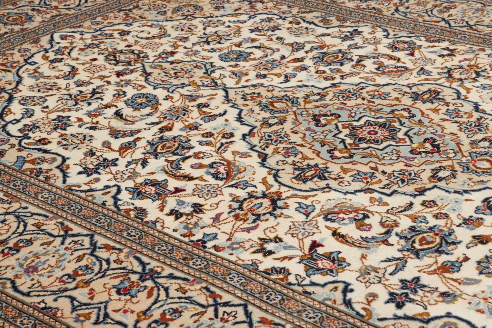 Hand-Knotted Kashan Persian Rug, 203 × 306 cm, Wool - Image 7