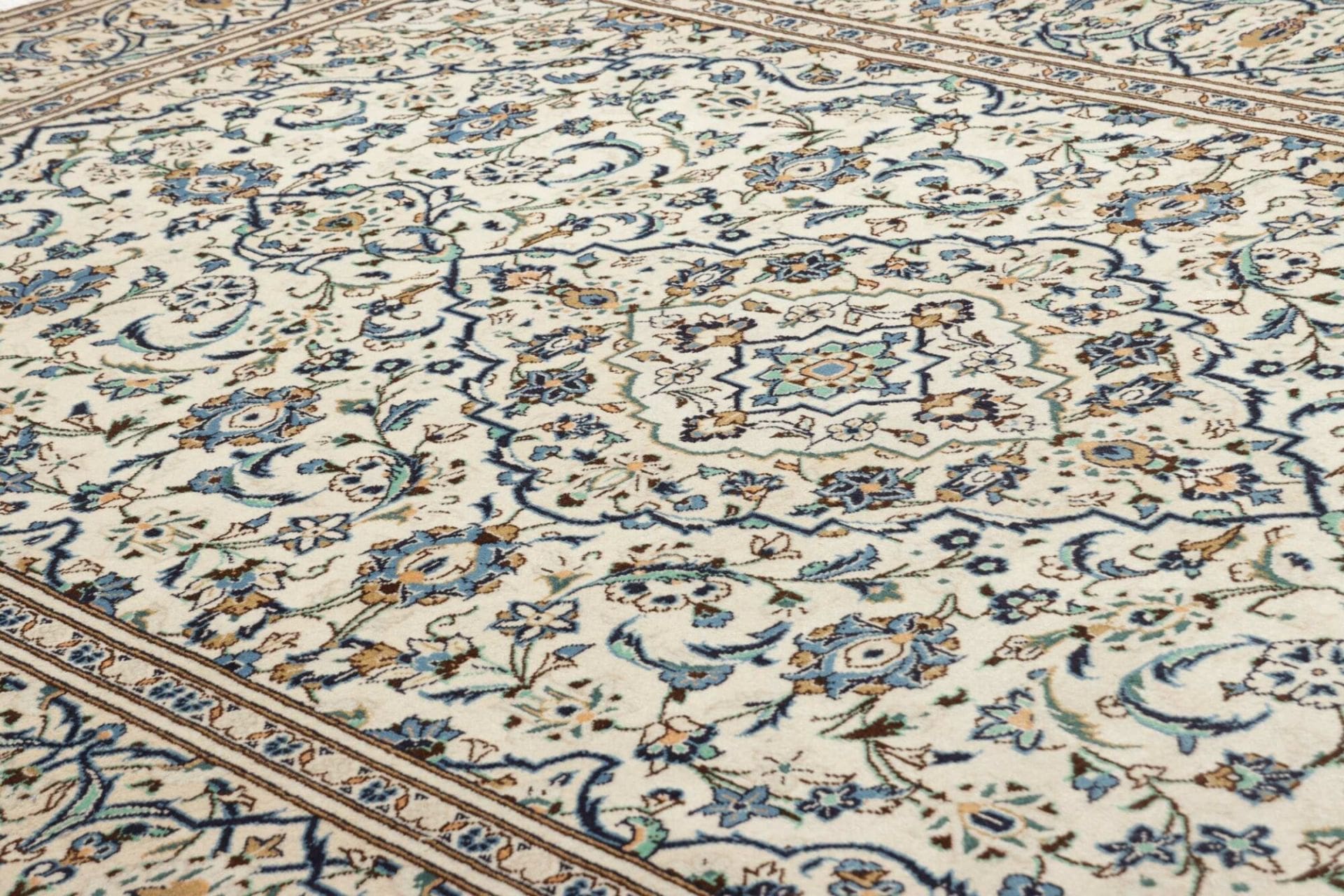Hand-Knotted Kashan Persian Rug, 196 × 308 cm, Wool - Image 7
