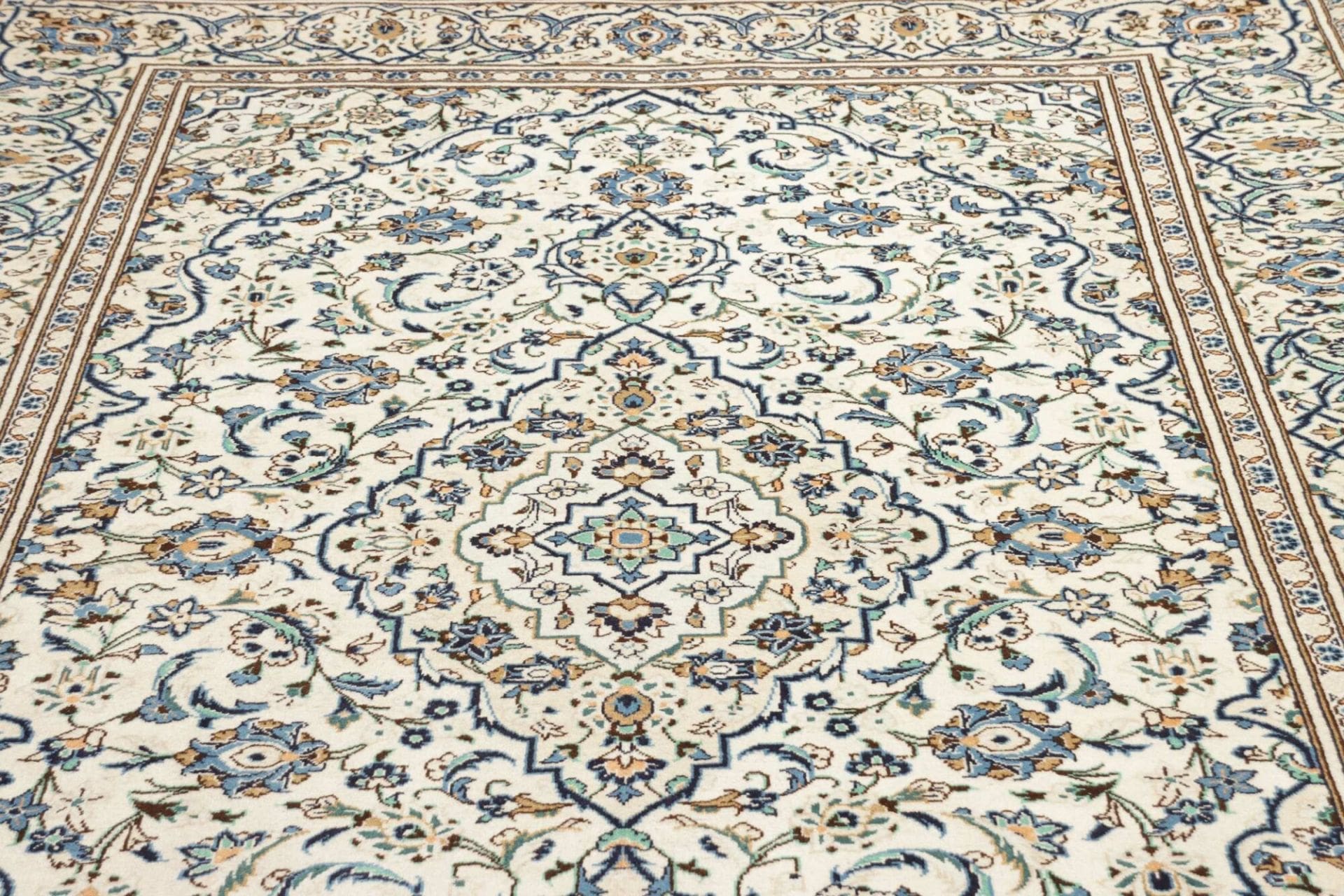 Hand-Knotted Kashan Persian Rug, 196 × 308 cm, Wool - Image 8
