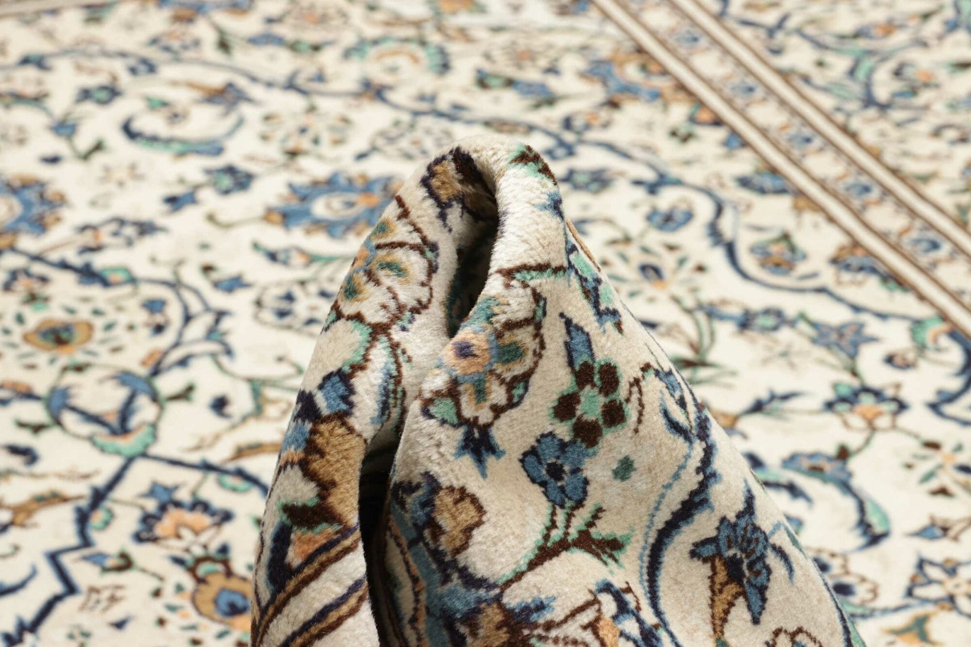 Hand-Knotted Kashan Persian Rug, 196 × 308 cm, Wool - Image 9