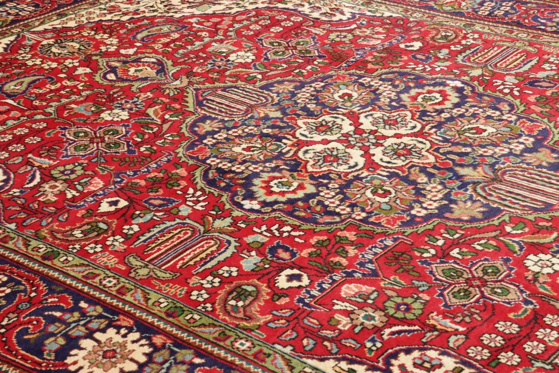 Hand-Knotted Tabriz Persian Rug, 211 × 297 cm, Wool - Image 7