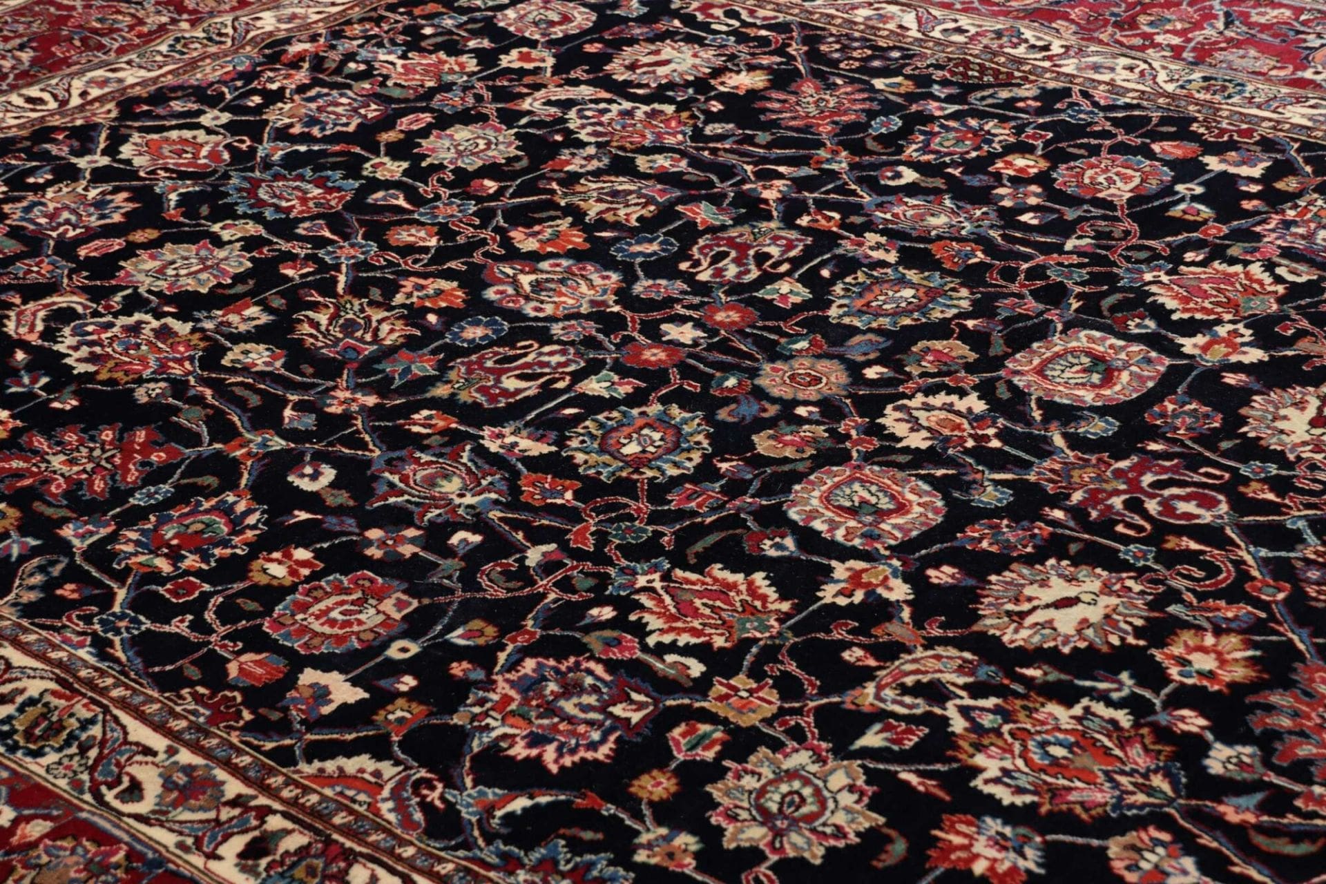 Hand-Knotted Mashhad Persian Rug, 197 × 277 cm, Wool - Image 7