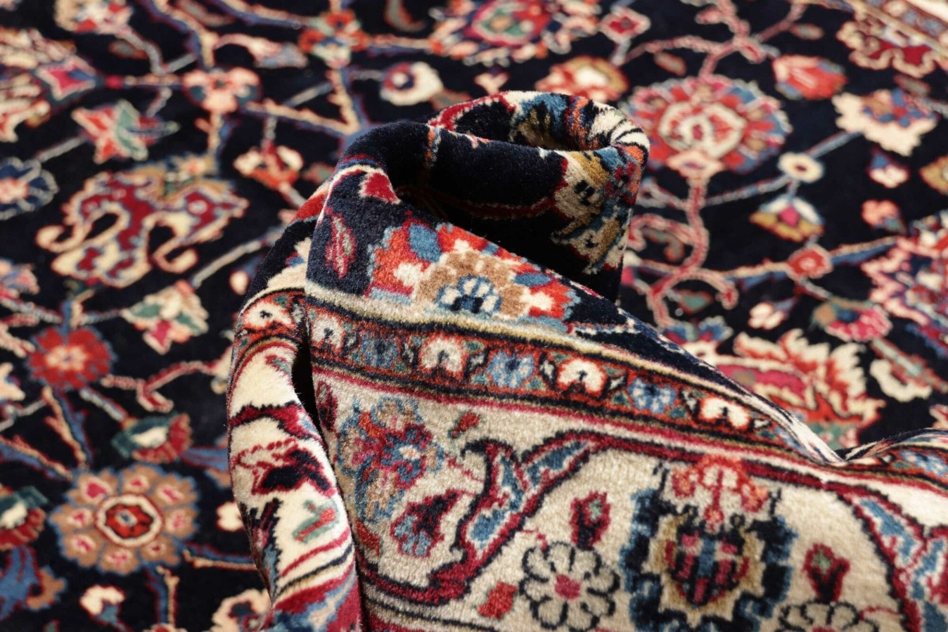 Hand-Knotted Mashhad Persian Rug, 197 × 277 cm, Wool - Image 9