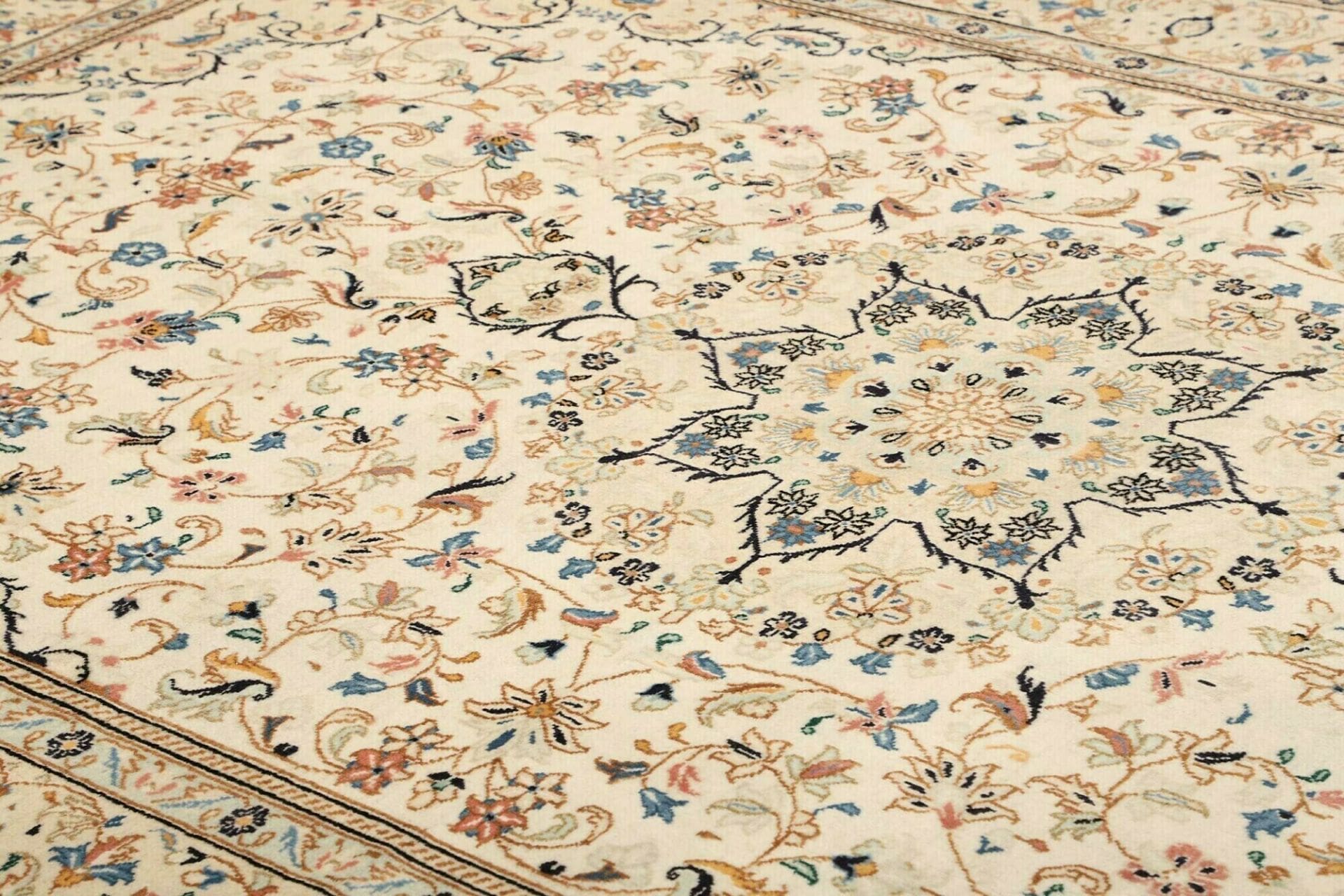 Wool Kashan Persian Rug 203 × 312 cm, hand-knotted - Image 7