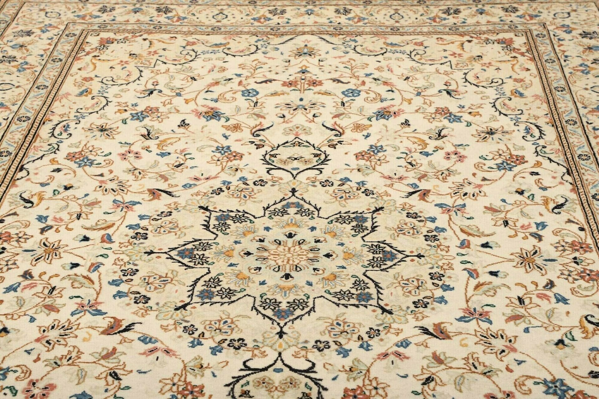 Wool Kashan Persian Rug 203 × 312 cm, hand-knotted - Image 8