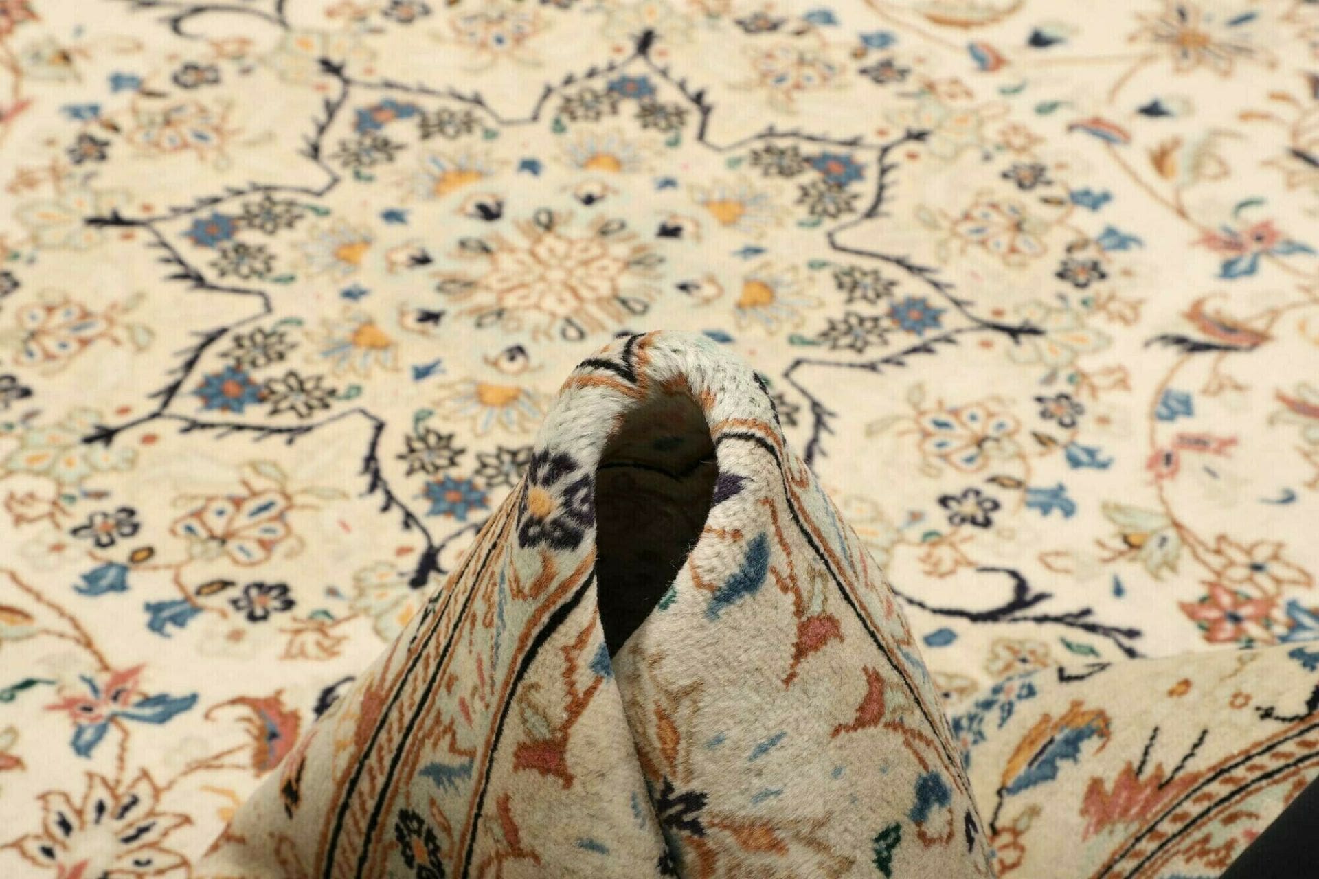 Wool Kashan Persian Rug 203 × 312 cm, hand-knotted - Image 9