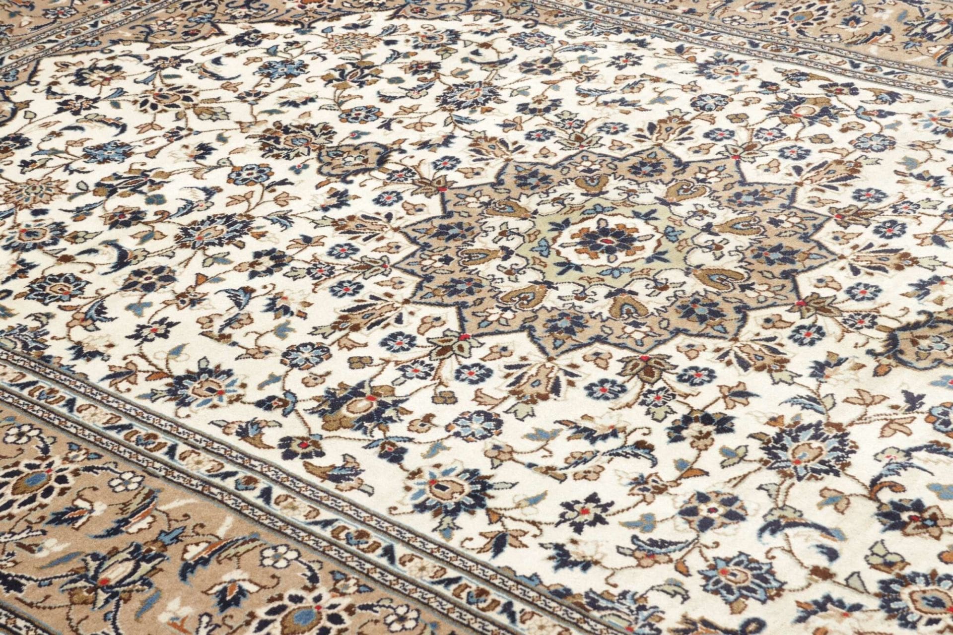 Wool Kashan Persian Rug 203 × 300 cm, hand-knotted - Image 7