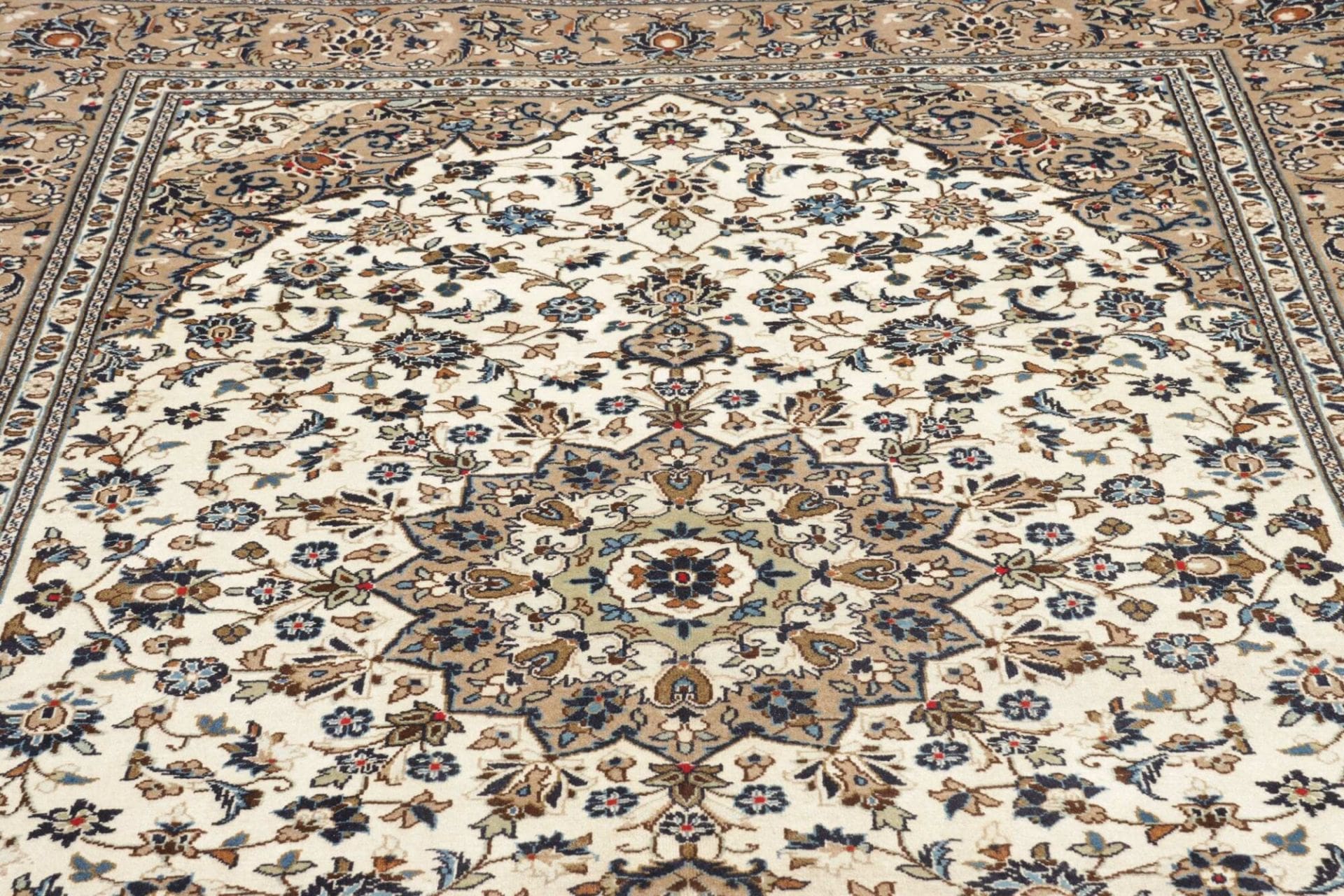 Wool Kashan Persian Rug 203 × 300 cm, hand-knotted - Image 8