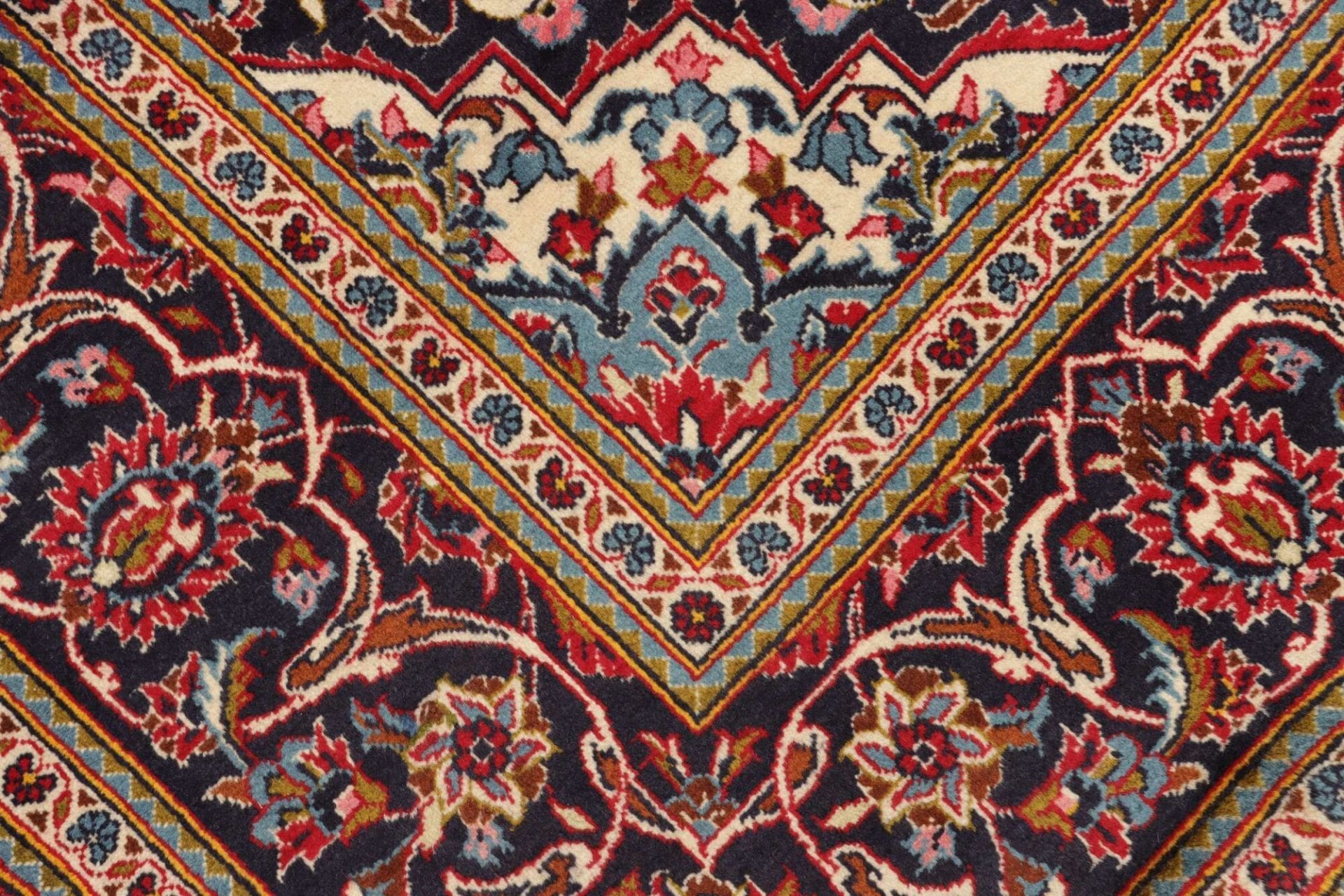 Hand-Knotted Kashan Persian Rug, 200 × 313 cm, Wool - Image 6
