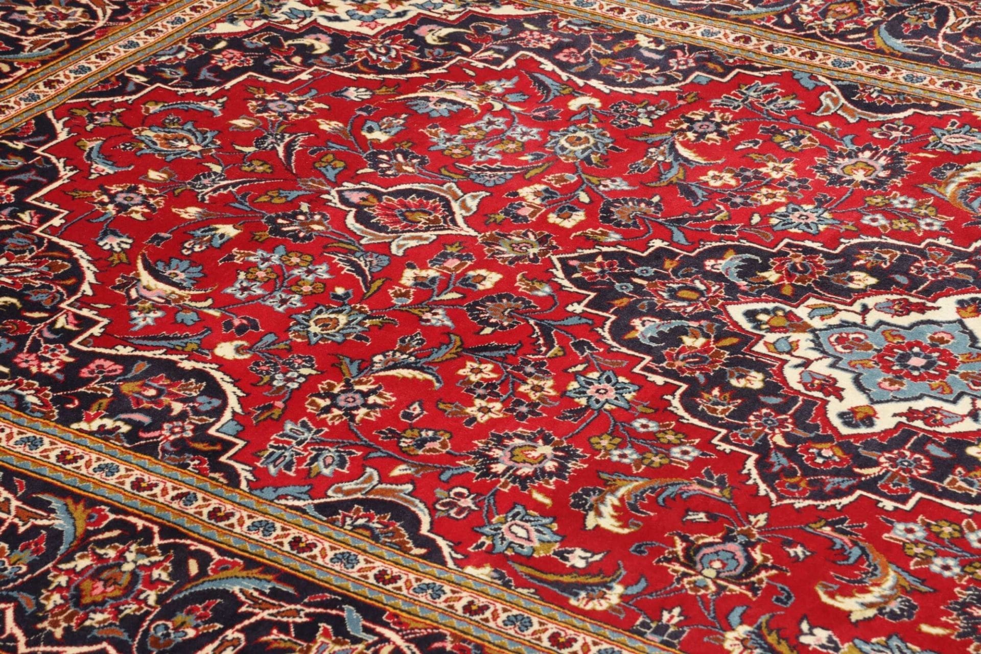Hand-Knotted Kashan Persian Rug, 200 × 313 cm, Wool - Image 8