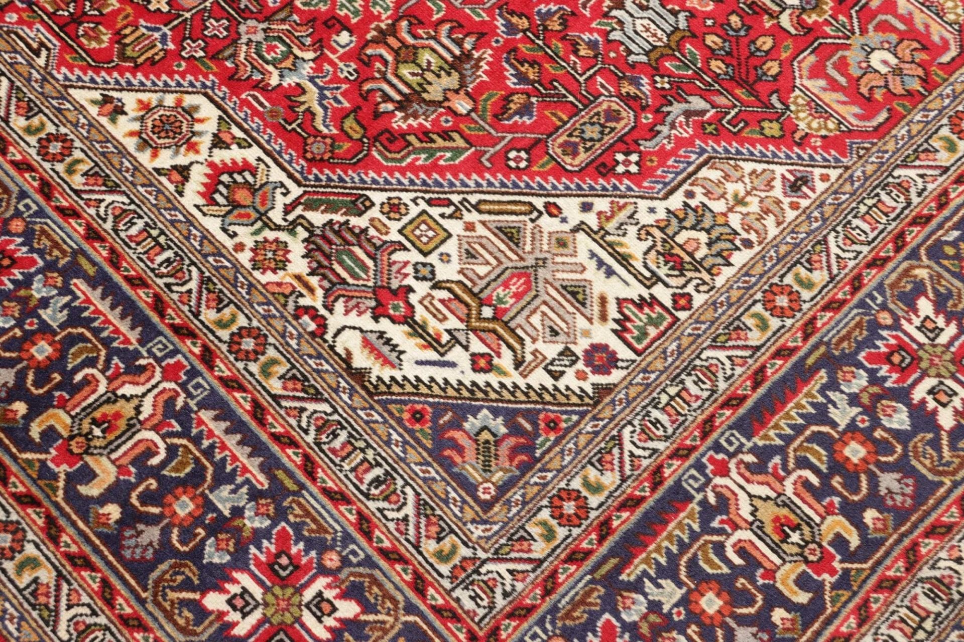 Tabriz Persian Rug 201 × 293 cm in Wool, hand-knotted - Image 6