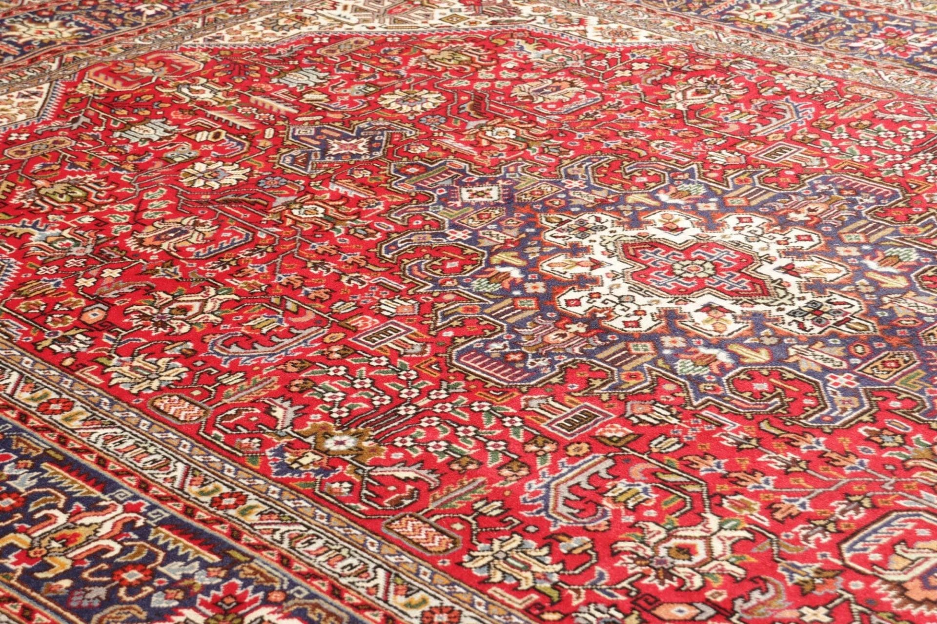 Tabriz Persian Rug 201 × 293 cm in Wool, hand-knotted - Image 7