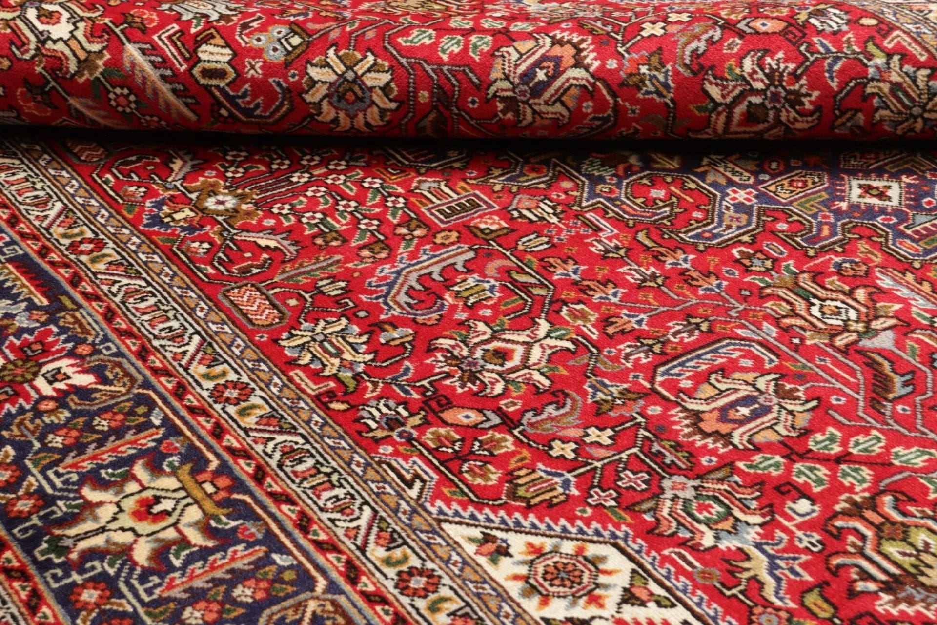 Tabriz Persian Rug 201 × 293 cm in Wool, hand-knotted - Image 10