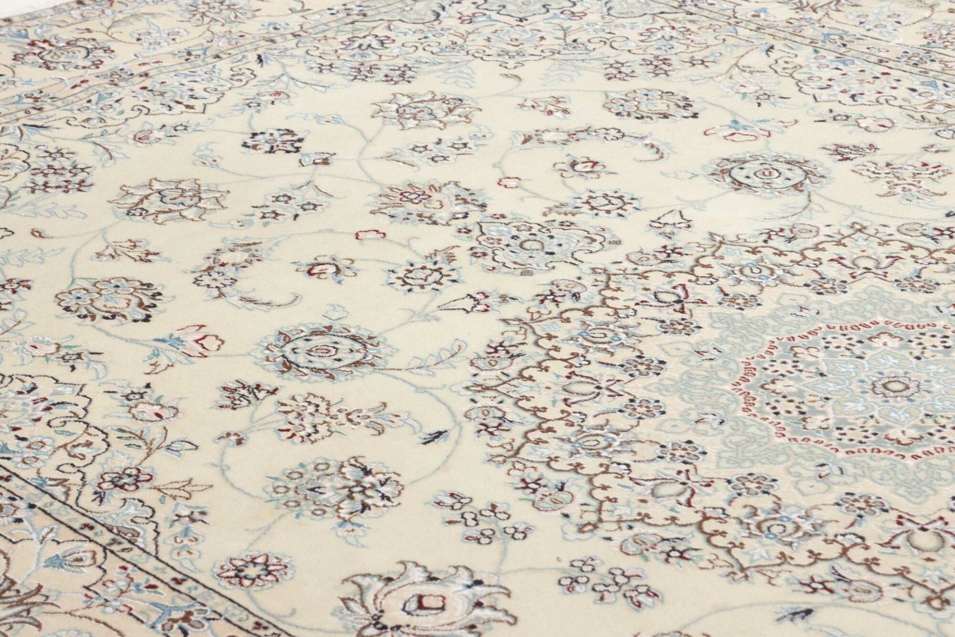 Nain Persian Rug 196 × 312 cm in Wool, hand-knotted - Image 8