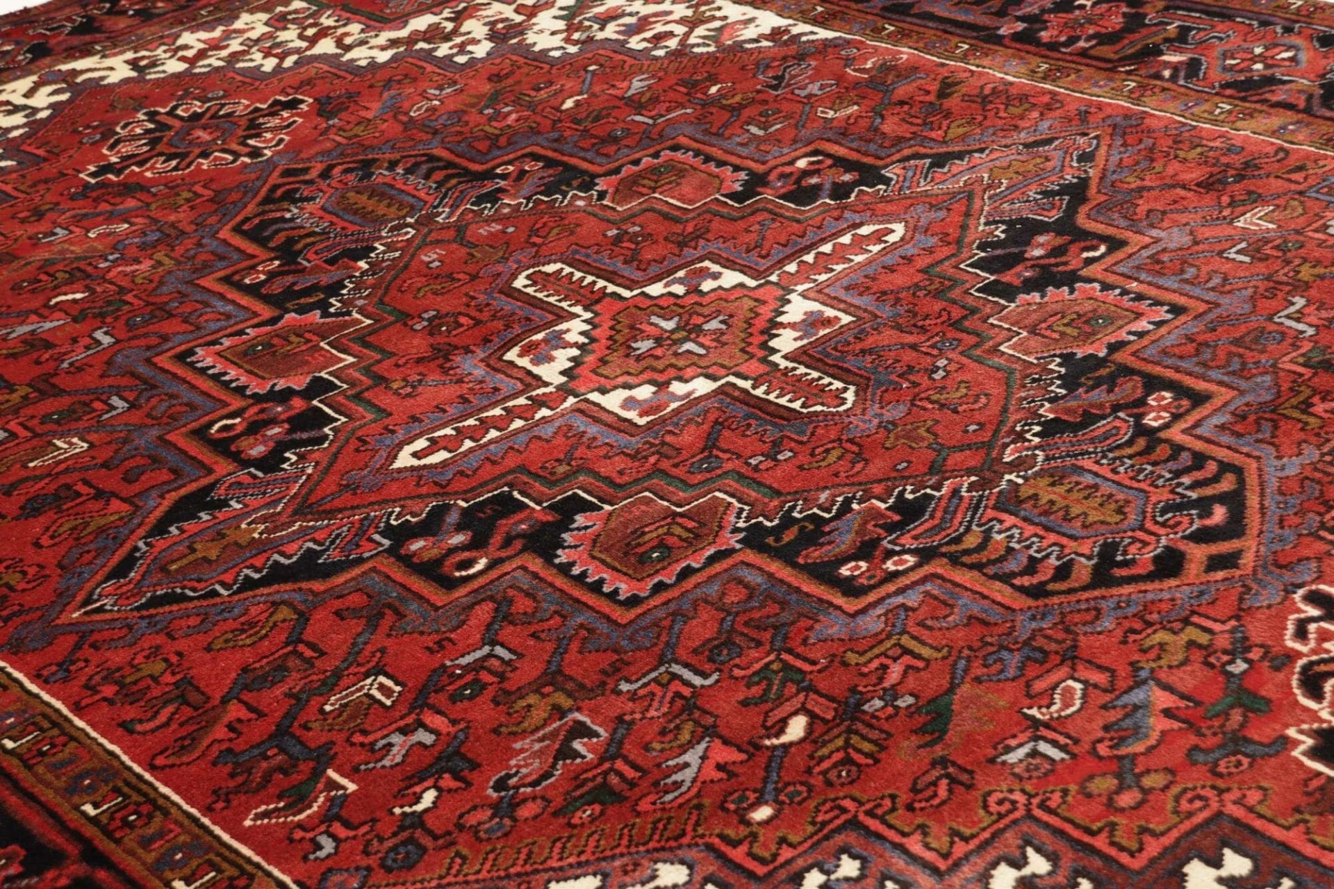Wool Heriz Persian Rug 212 × 307 cm, hand-knotted - Image 8