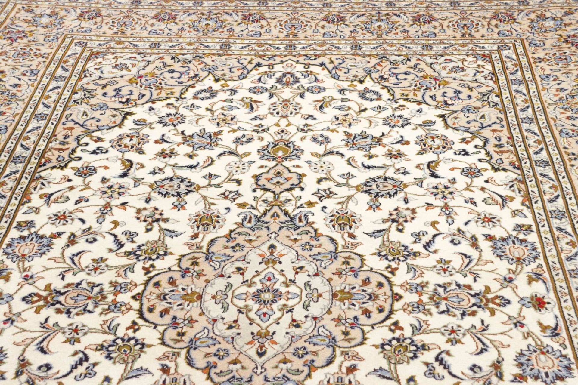 Hand-Knotted Kashan Persian Rug, 207 × 322 cm, Wool - Image 9