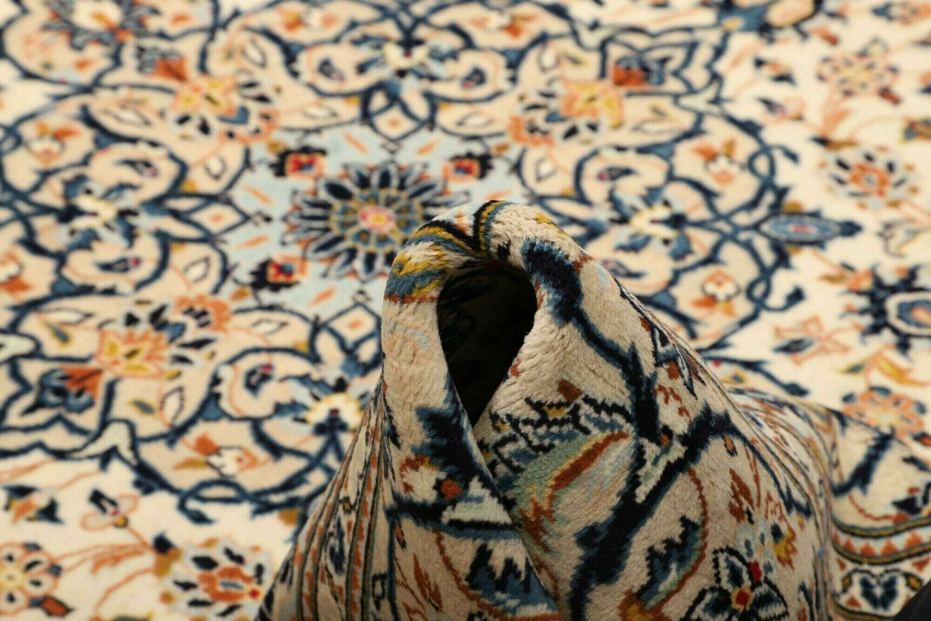 Hand-Knotted Kashan Persian Rug, 203 × 315 cm, Wool - Image 9