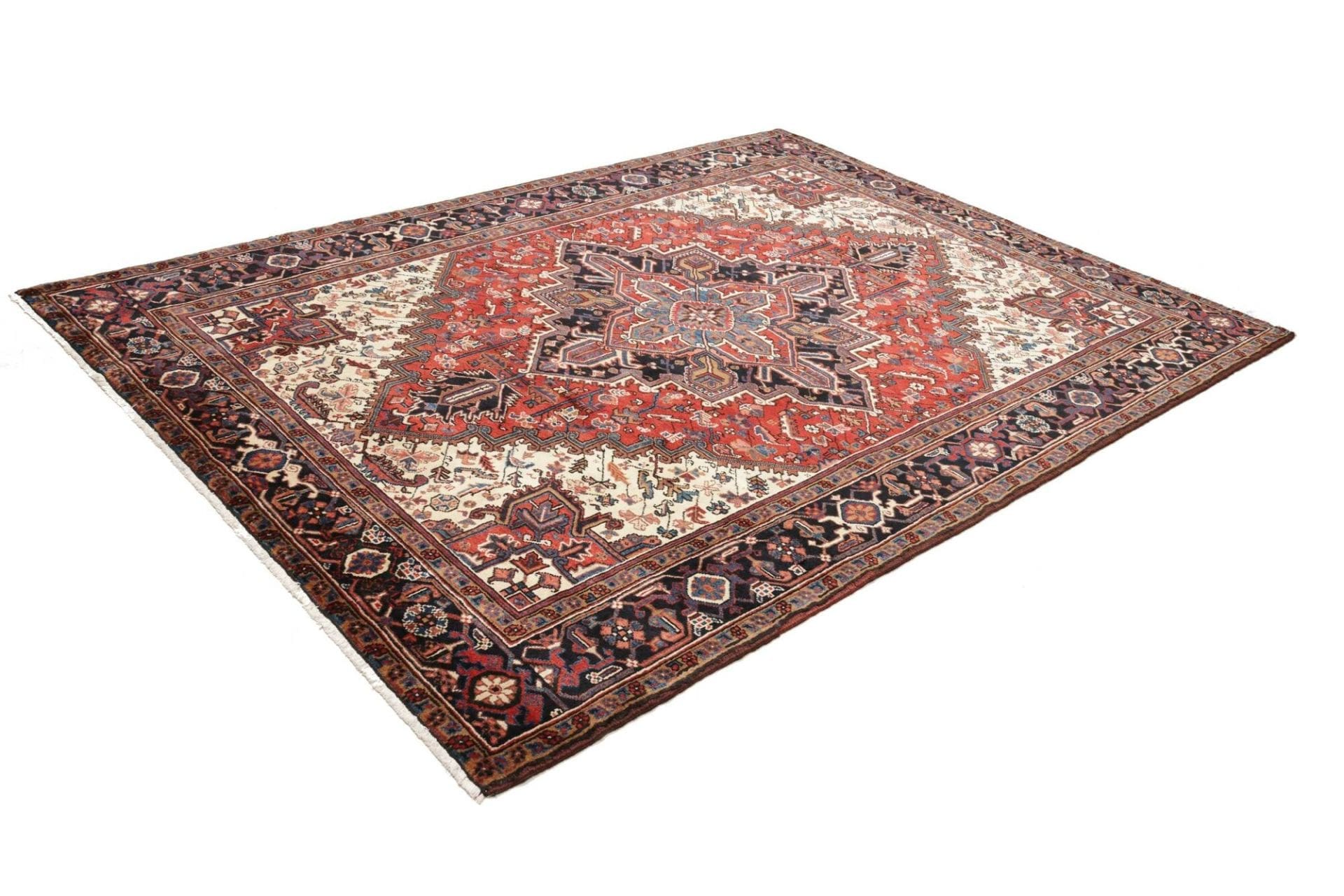 Alternative view of Heriz Persian Rug 210 × 280 cm in Wool, hand-knotted