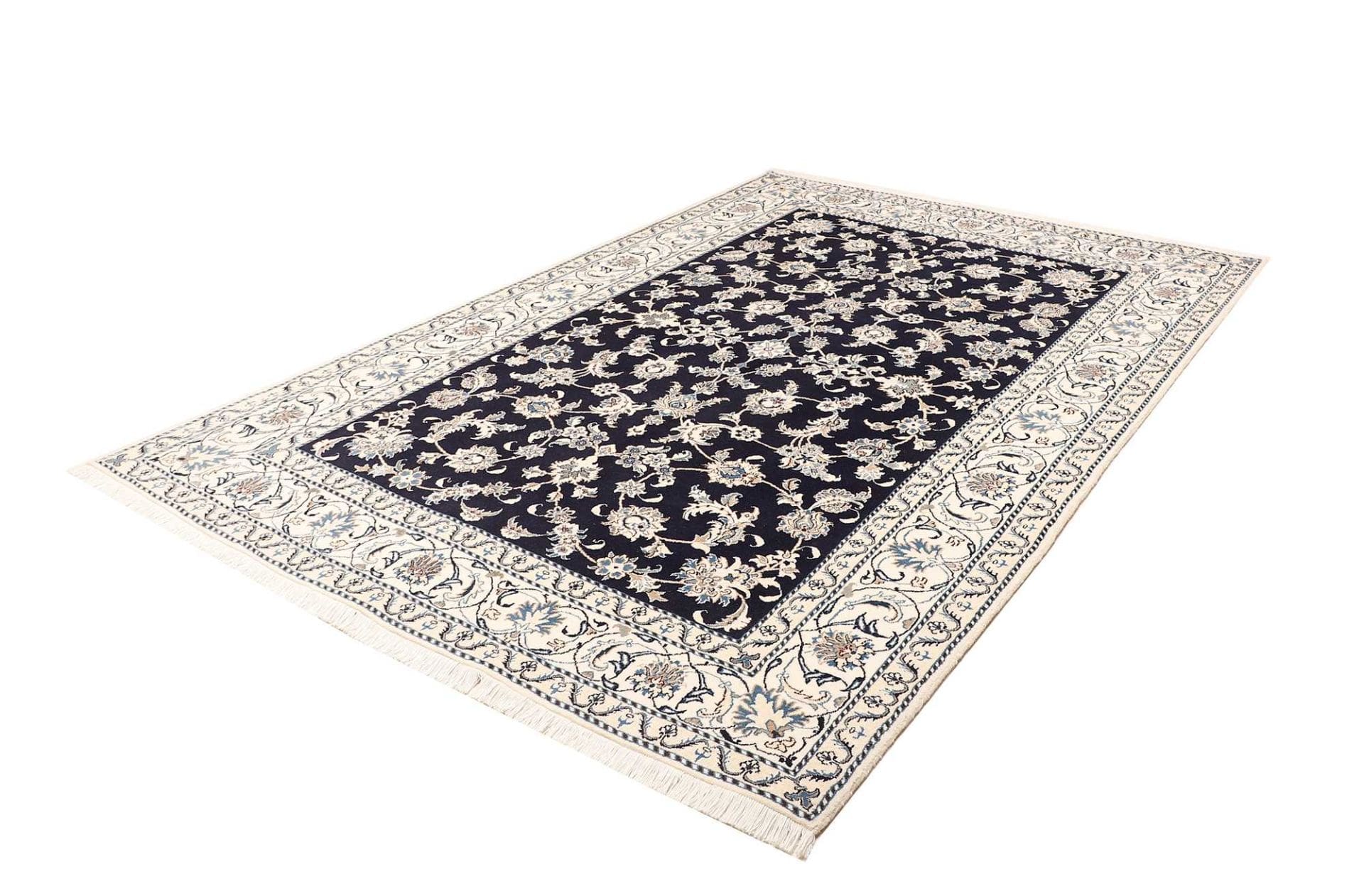 Alternative view of Nain Persian Rug 191 × 282 cm in Wool, hand-knotted