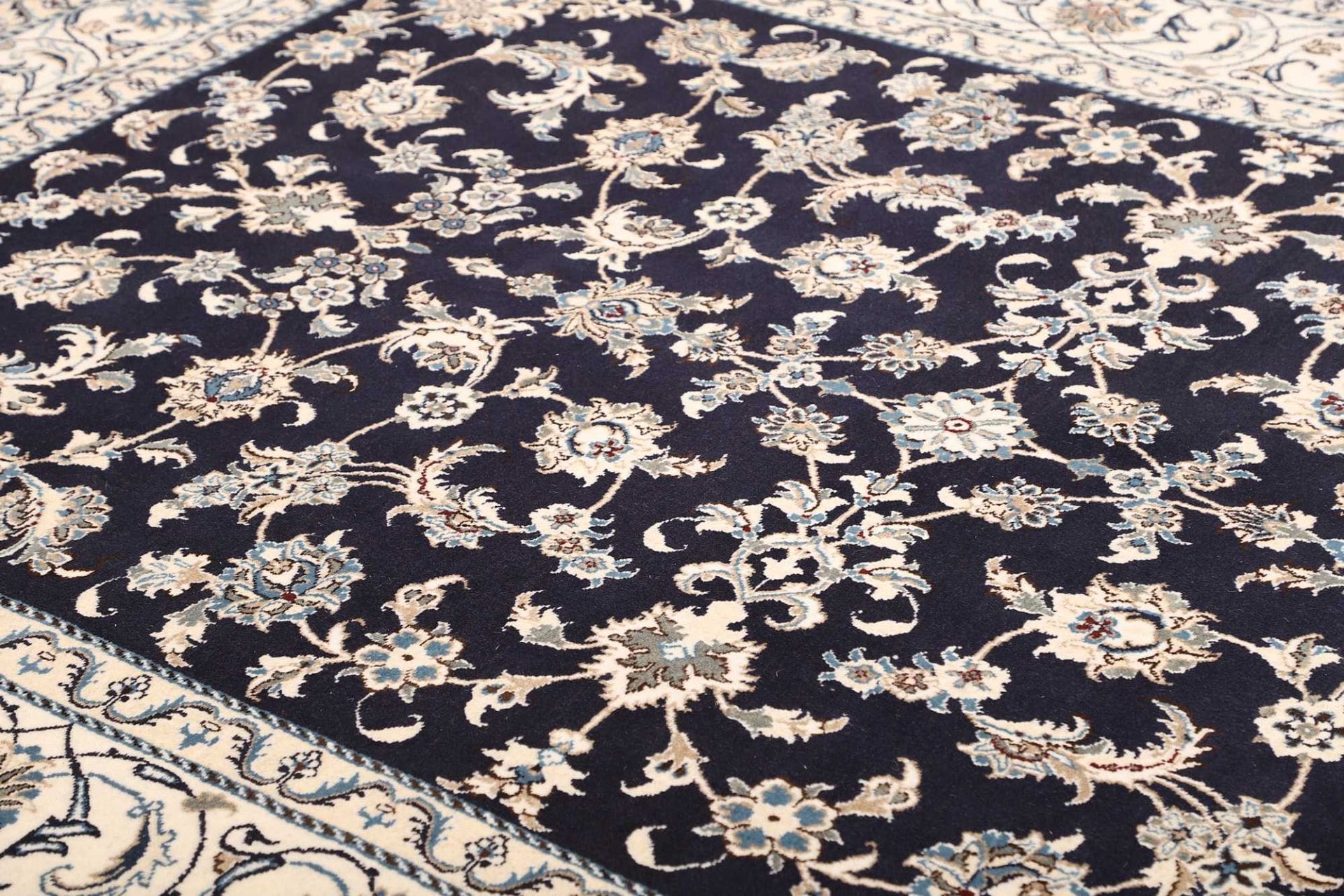 Nain Persian Rug 191 × 282 cm in Wool, hand-knotted - Image 7