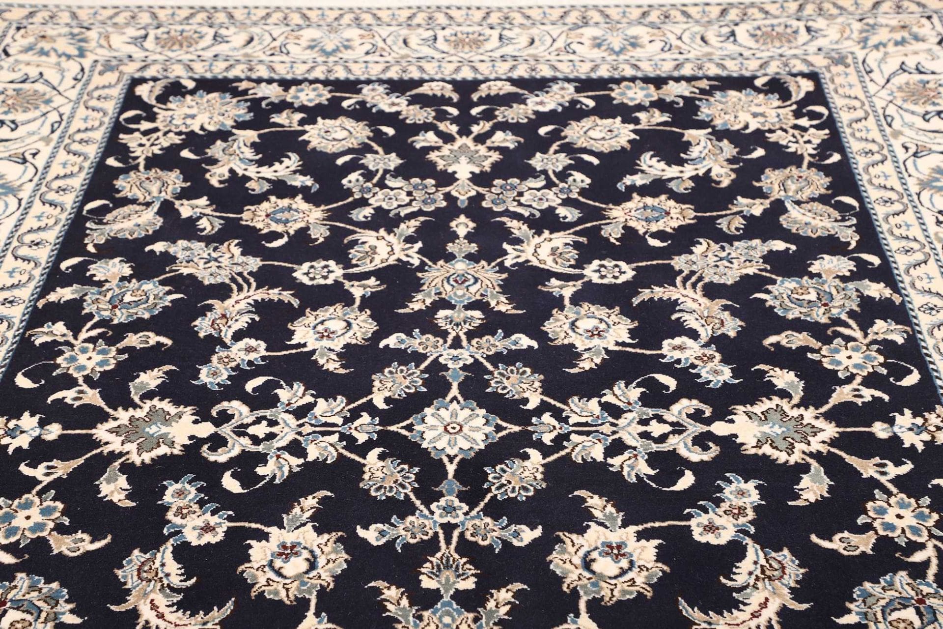 Nain Persian Rug 191 × 282 cm in Wool, hand-knotted - Image 8
