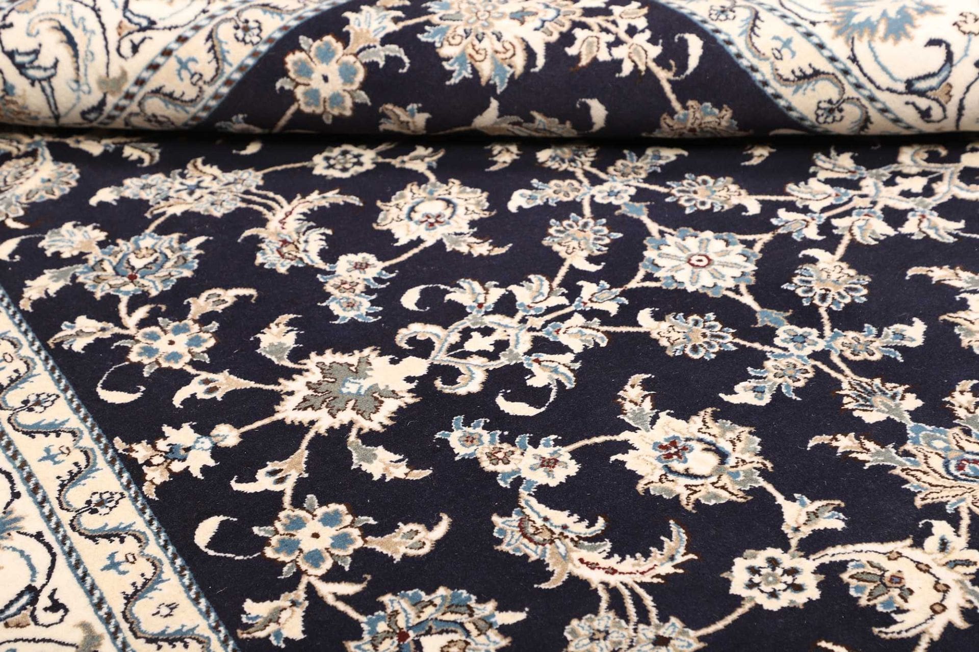 Nain Persian Rug 191 × 282 cm in Wool, hand-knotted - Image 10