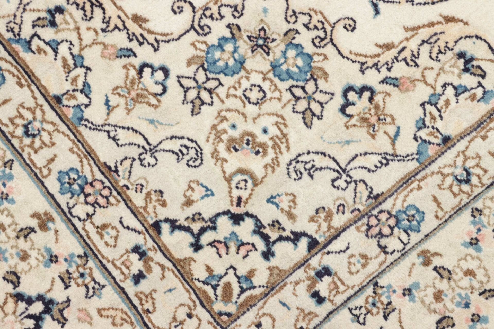 Wool Kashan Persian Rug 193 × 296 cm, hand-knotted - Image 6
