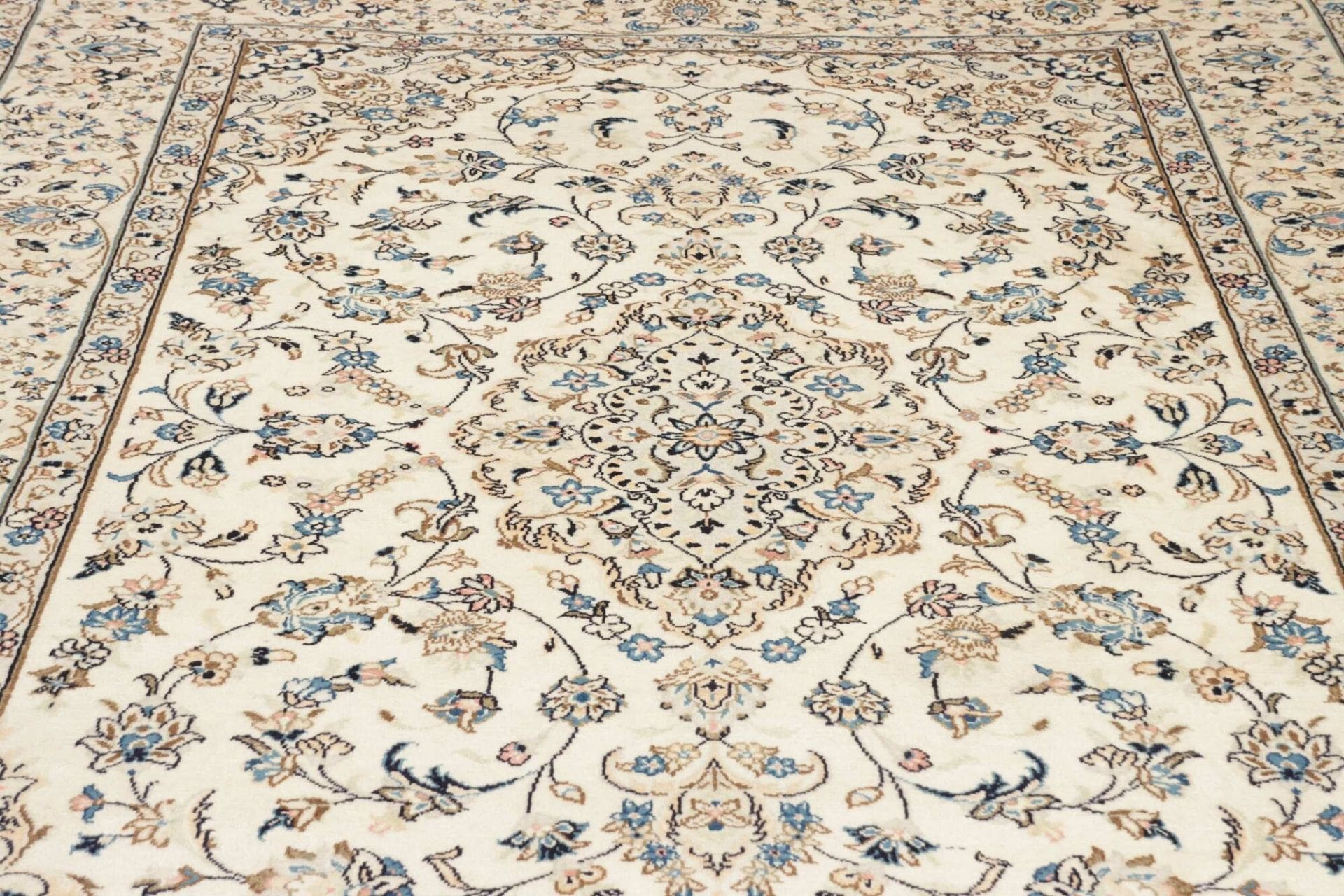 Wool Kashan Persian Rug 193 × 296 cm, hand-knotted - Image 7