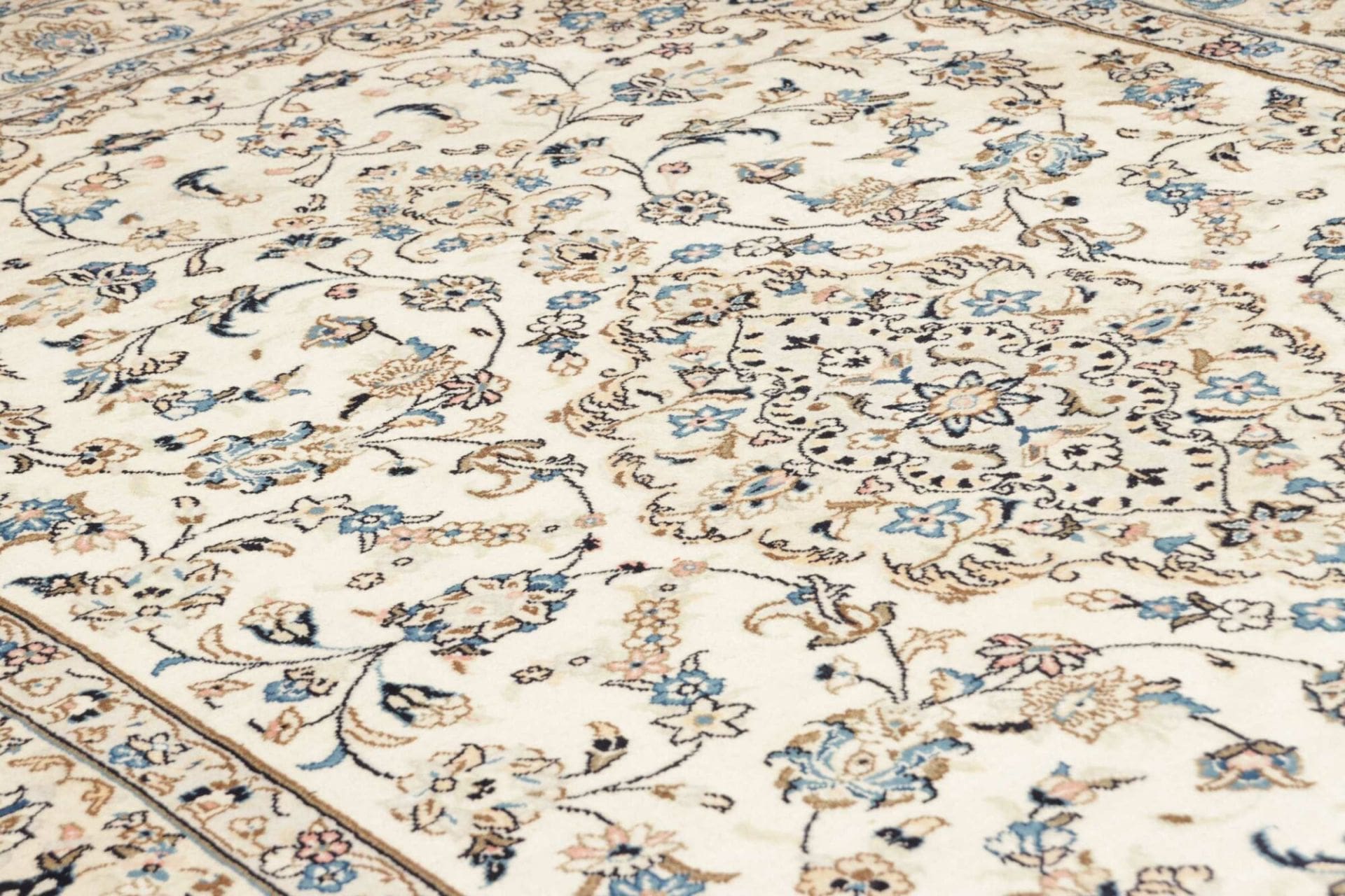 Wool Kashan Persian Rug 193 × 296 cm, hand-knotted - Image 8