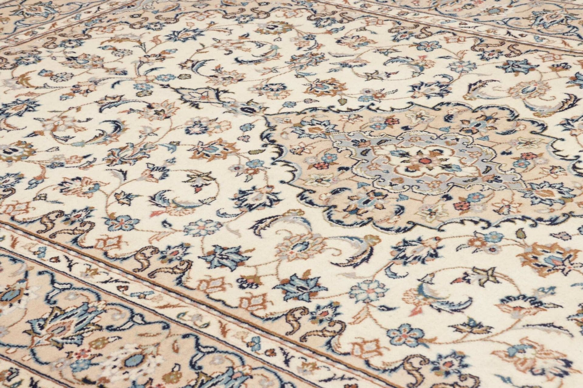 Hand-Knotted Kashan Persian Rug, 195 × 300 cm, Wool - Image 7