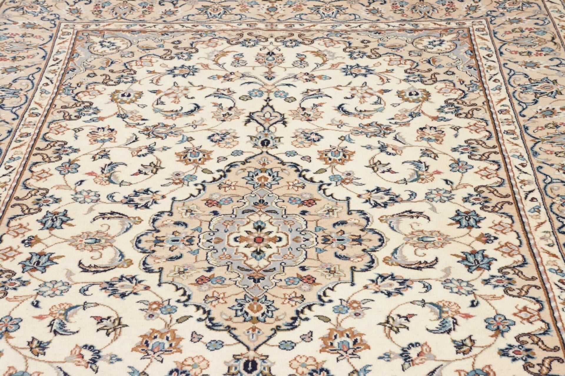 Hand-Knotted Kashan Persian Rug, 195 × 300 cm, Wool - Image 8