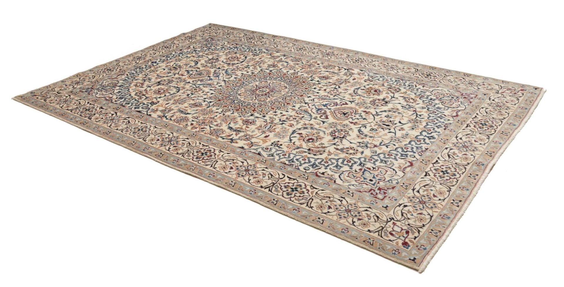 Wool Nain Persian Rug 199 × 302 cm, hand-knotted - Image 3