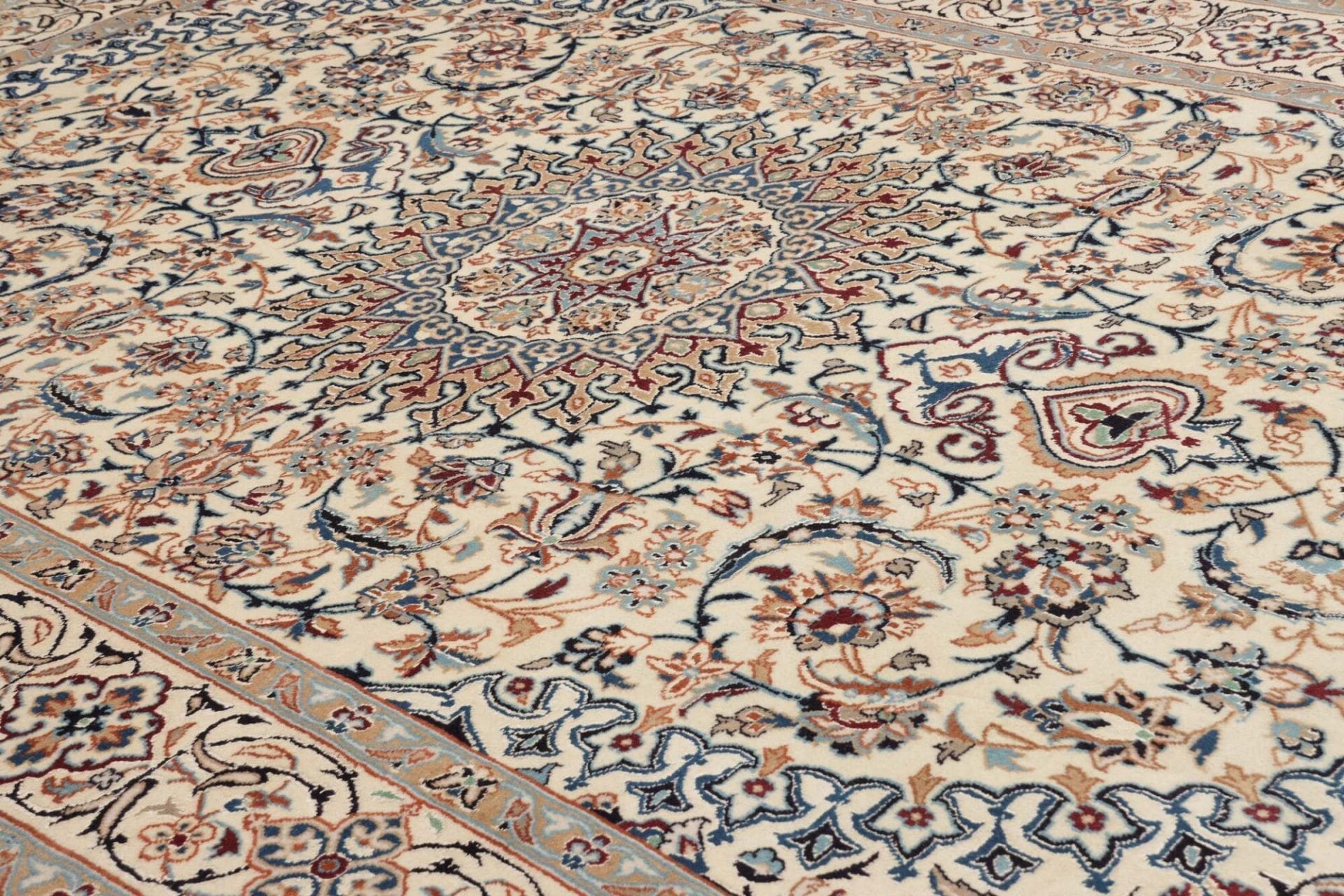 Wool Nain Persian Rug 199 × 302 cm, hand-knotted - Image 8