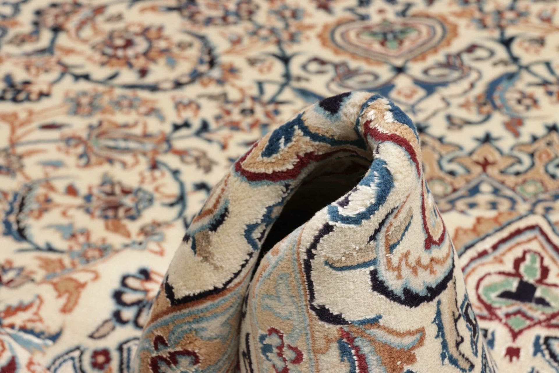 Wool Nain Persian Rug 199 × 302 cm, hand-knotted - Image 9