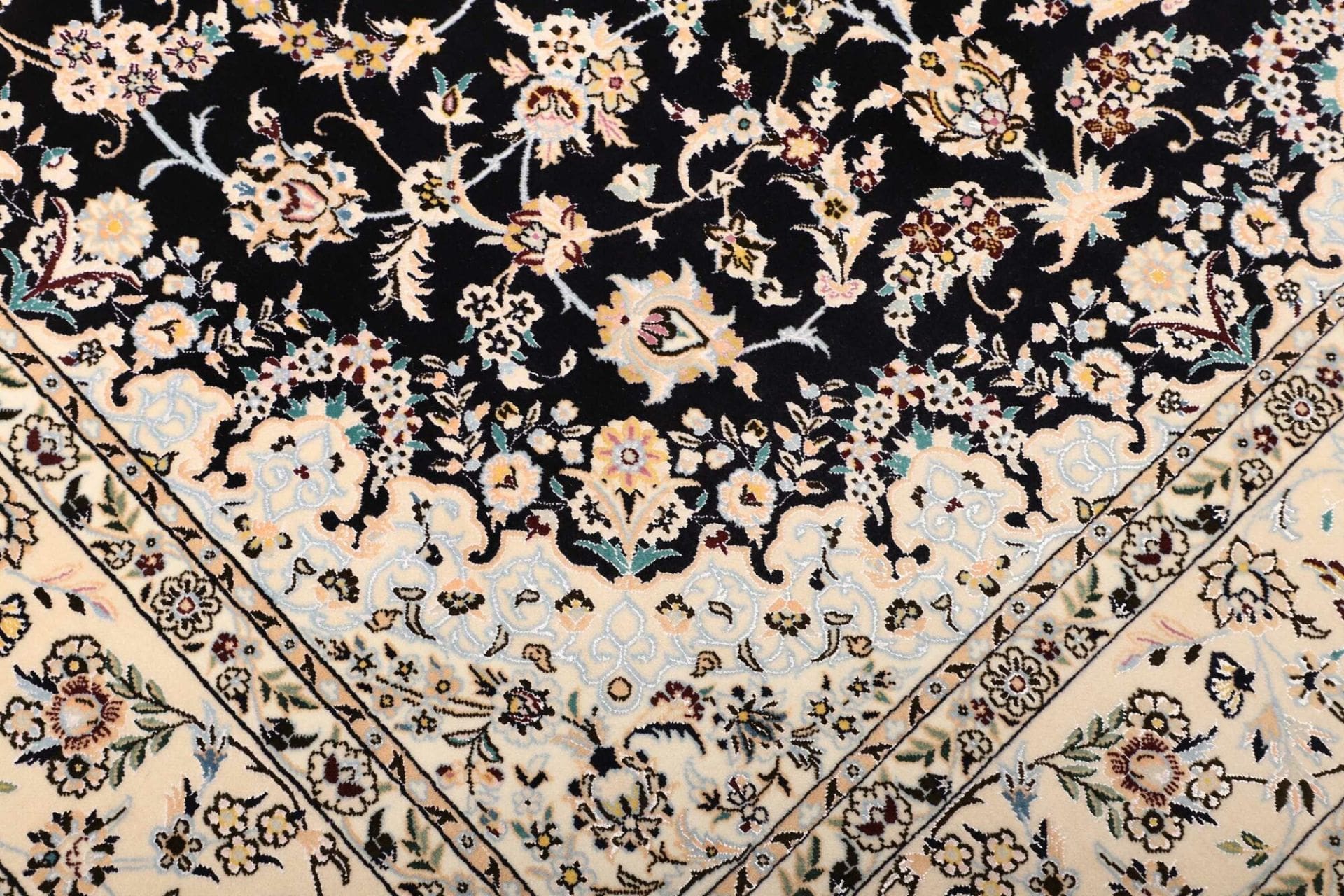 Nain Persian Rug 165 × 246 cm in Wool, hand-knotted - Image 6