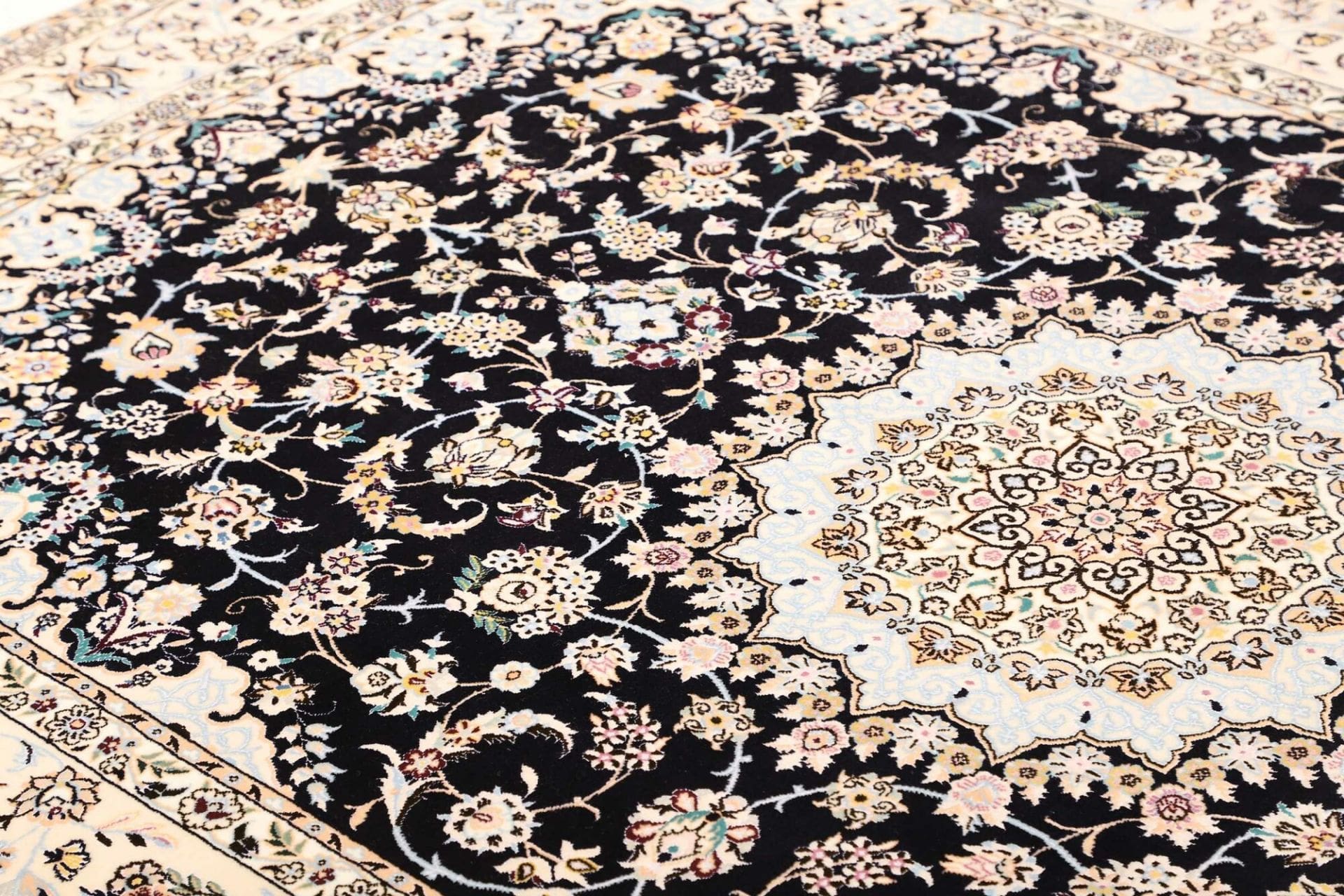Nain Persian Rug 165 × 246 cm in Wool, hand-knotted - Image 7