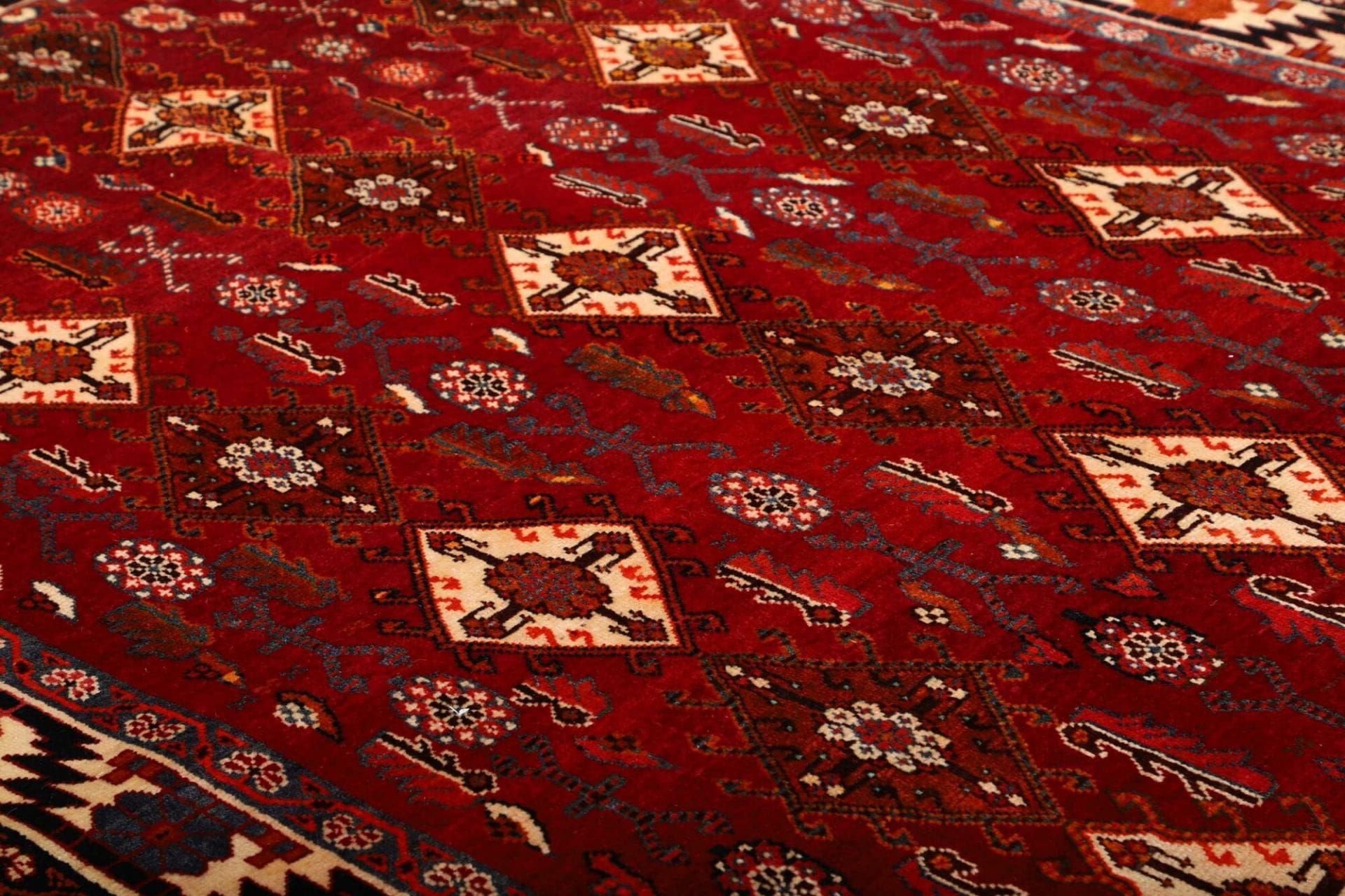 Hand-Knotted Shiraz Persian Rug, 161 × 258 cm, Wool - Image 7
