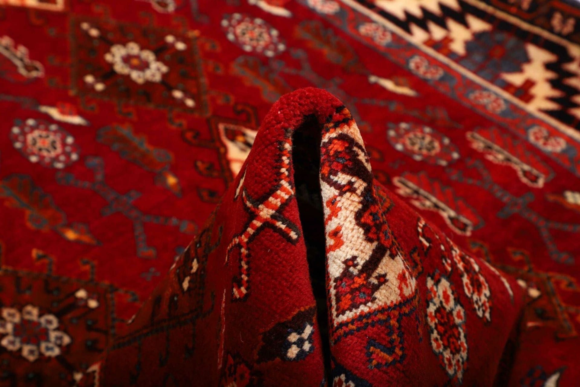 Hand-Knotted Shiraz Persian Rug, 161 × 258 cm, Wool - Image 9