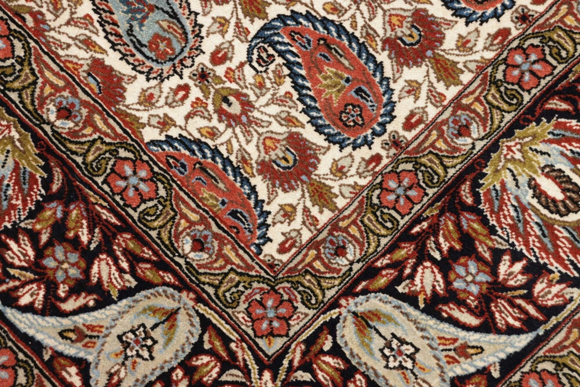 Isfahan Persian Rug 153 × 218 cm in Wool, hand-knotted - Image 6
