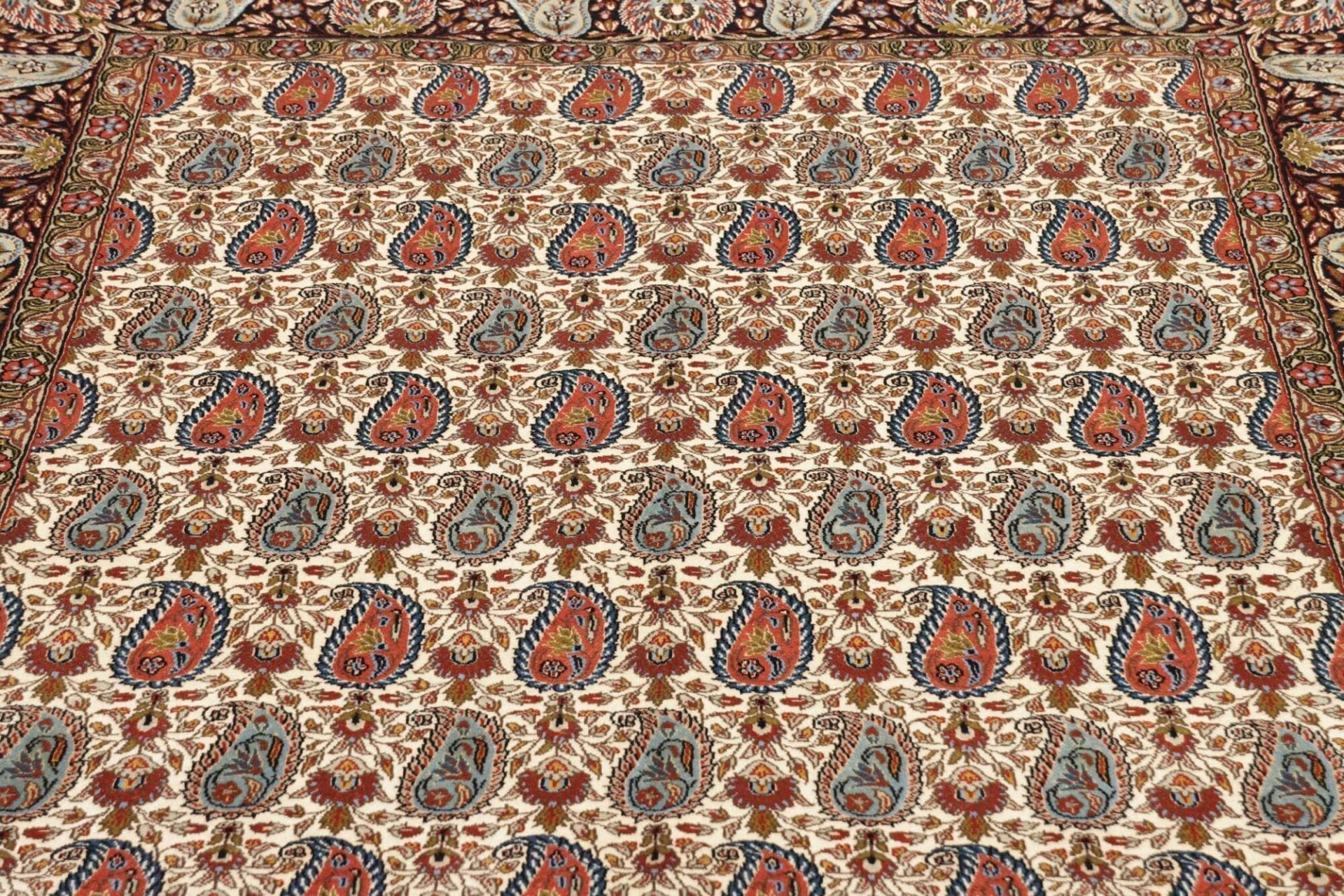 Isfahan Persian Rug 153 × 218 cm in Wool, hand-knotted - Image 9
